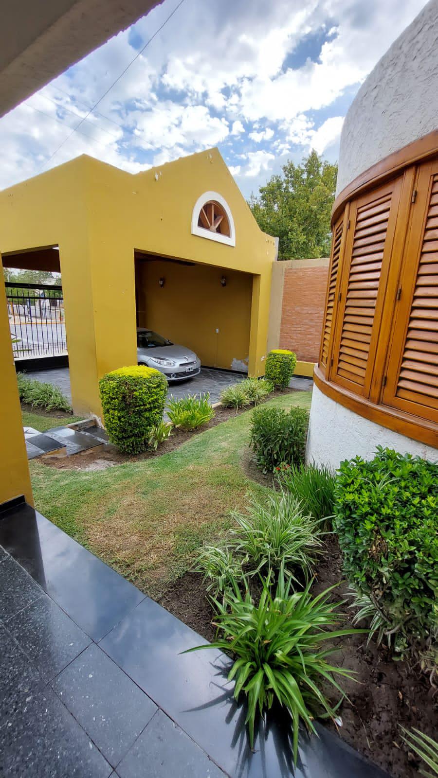 CASA 6 AMBIENTES PISCINA QUINCHO COCHERA DOBLE SANTA LUCÍA - Foto 2