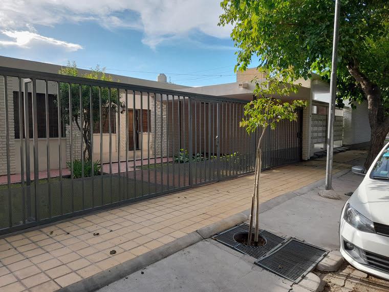 Casa en Barrio Residencial, excelente ubicacion!