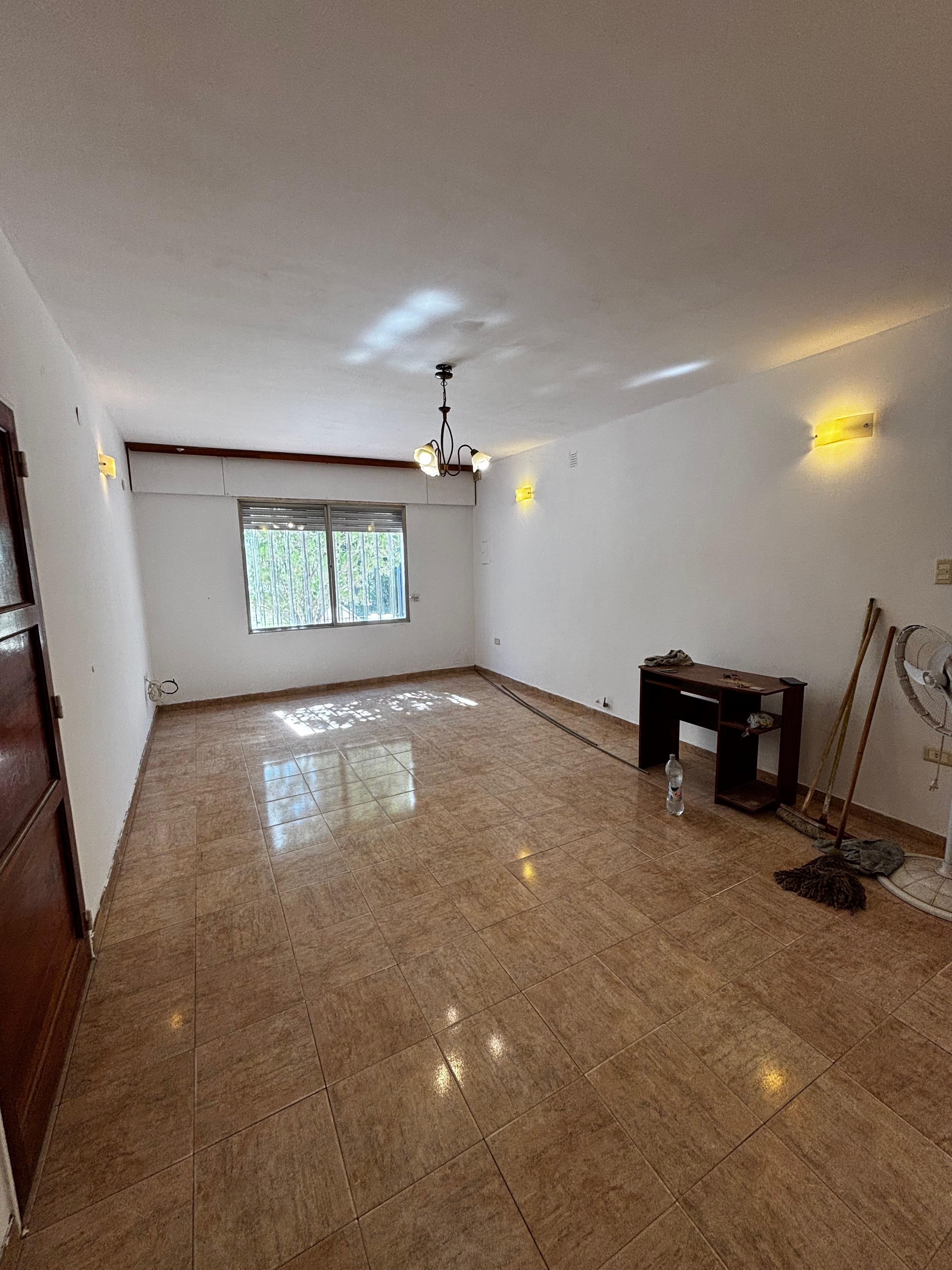 VENTA CASA 4 DORMITORIOS BARRIO CAMUS APTA CREDITO - Foto 2
