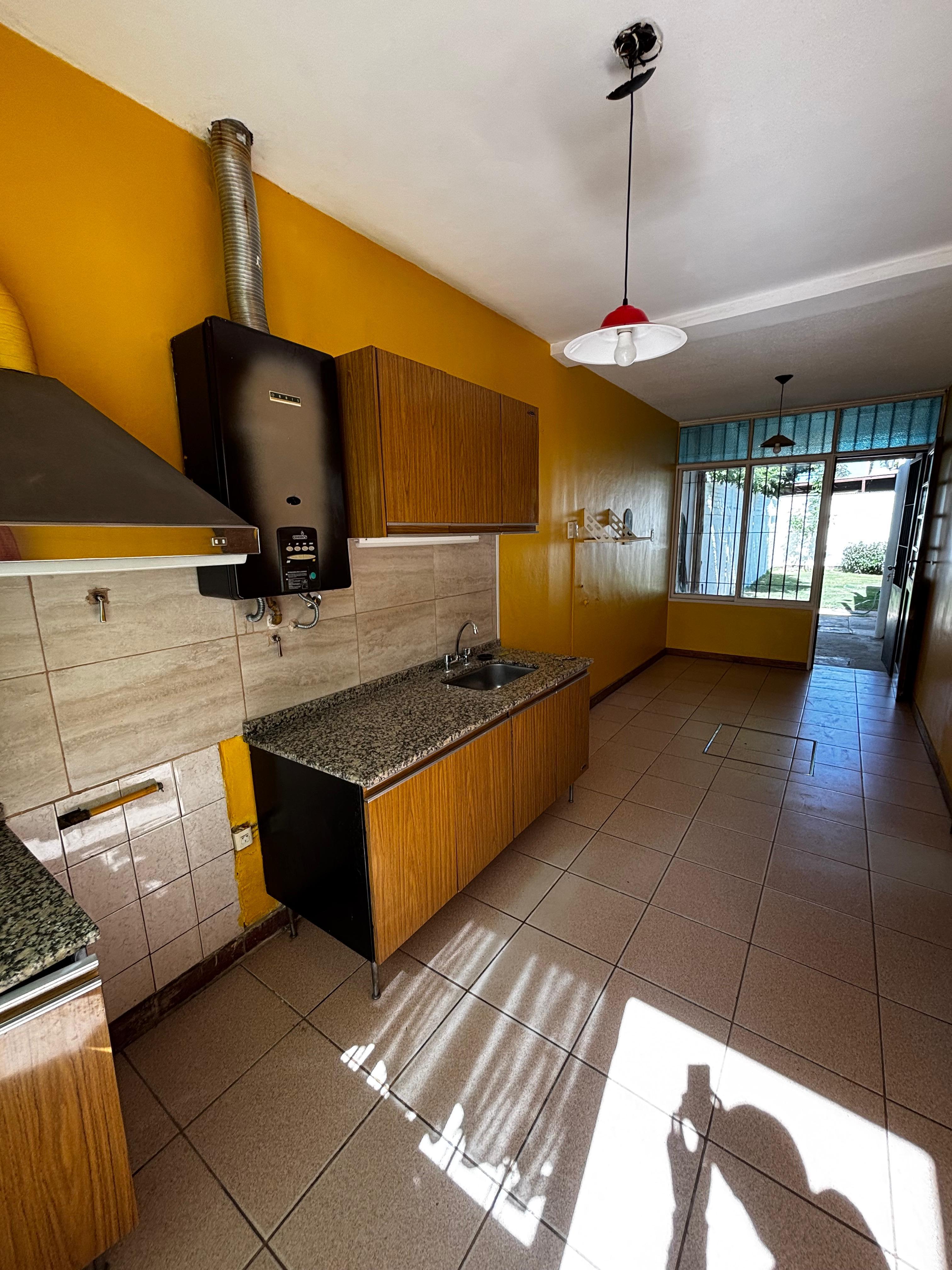 VENTA CASA 4 DORMITORIOS BARRIO CAMUS APTA CREDITO - Foto 3