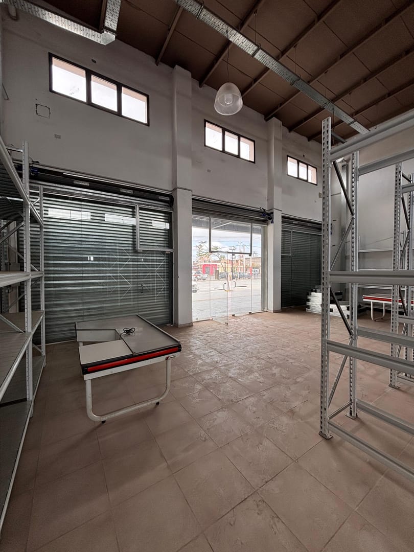 LOCAL COMERCIAL EN PASEO LAS LAJAS EN VENTA - Foto 4
