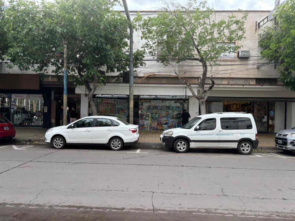 LOCAL 237 M2 CENTRO CON SÓTANO 7,64 M FRENTE GENERAL ACHA