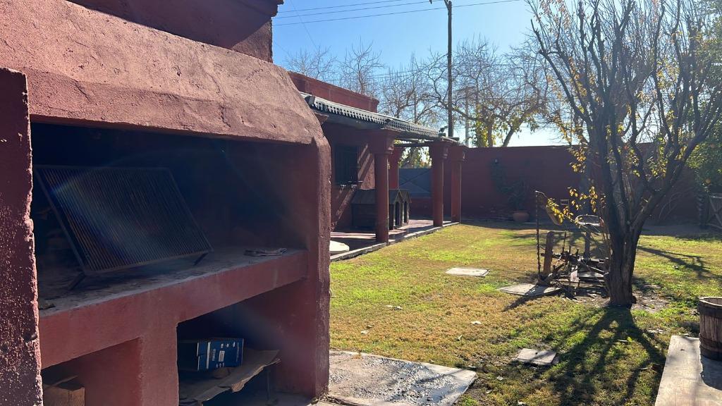 CASA 4 AMBIENTES PISCINA COCHERA DOBLE EN AV LIBERTADOR SANTA LUCÍA - Foto 4