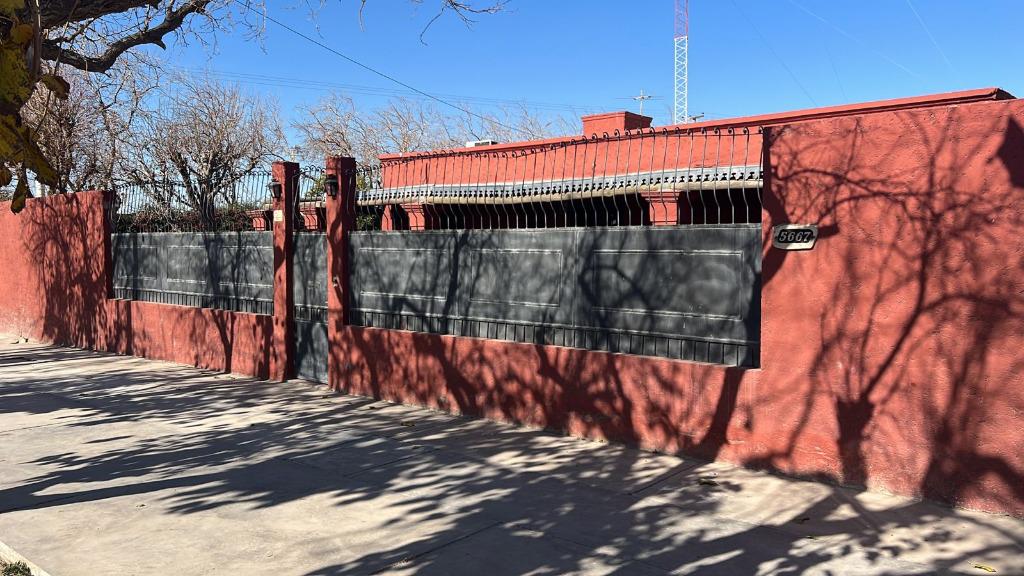 CASA 4 AMBIENTES PISCINA COCHERA DOBLE EN AV LIBERTADOR SANTA LUCÍA - Foto 5