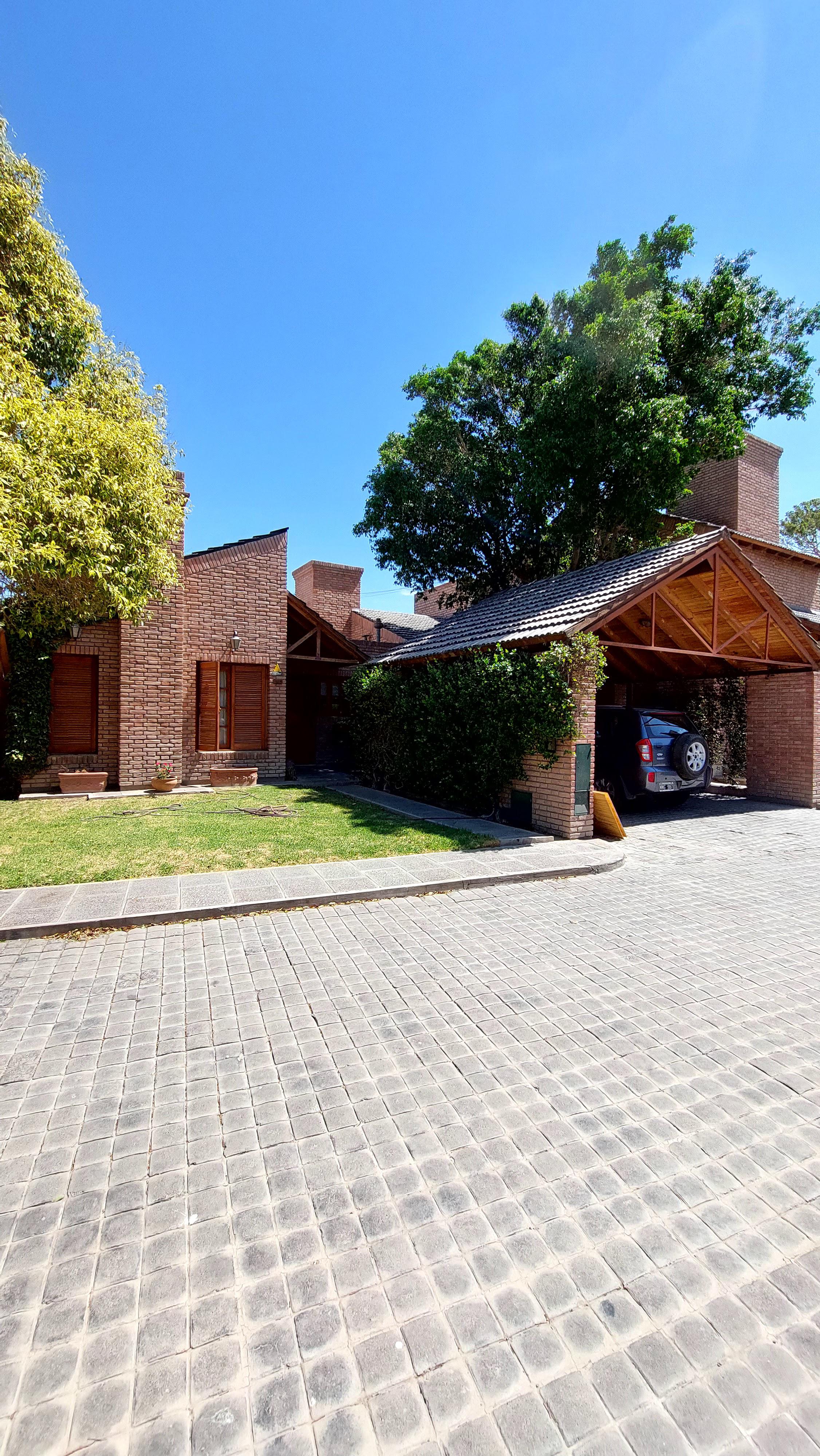 CASA 4 AMBIENTES BARRIO PRIVADO DEPENDENCIA SUITE NUEVO LOS ÁLAMOS