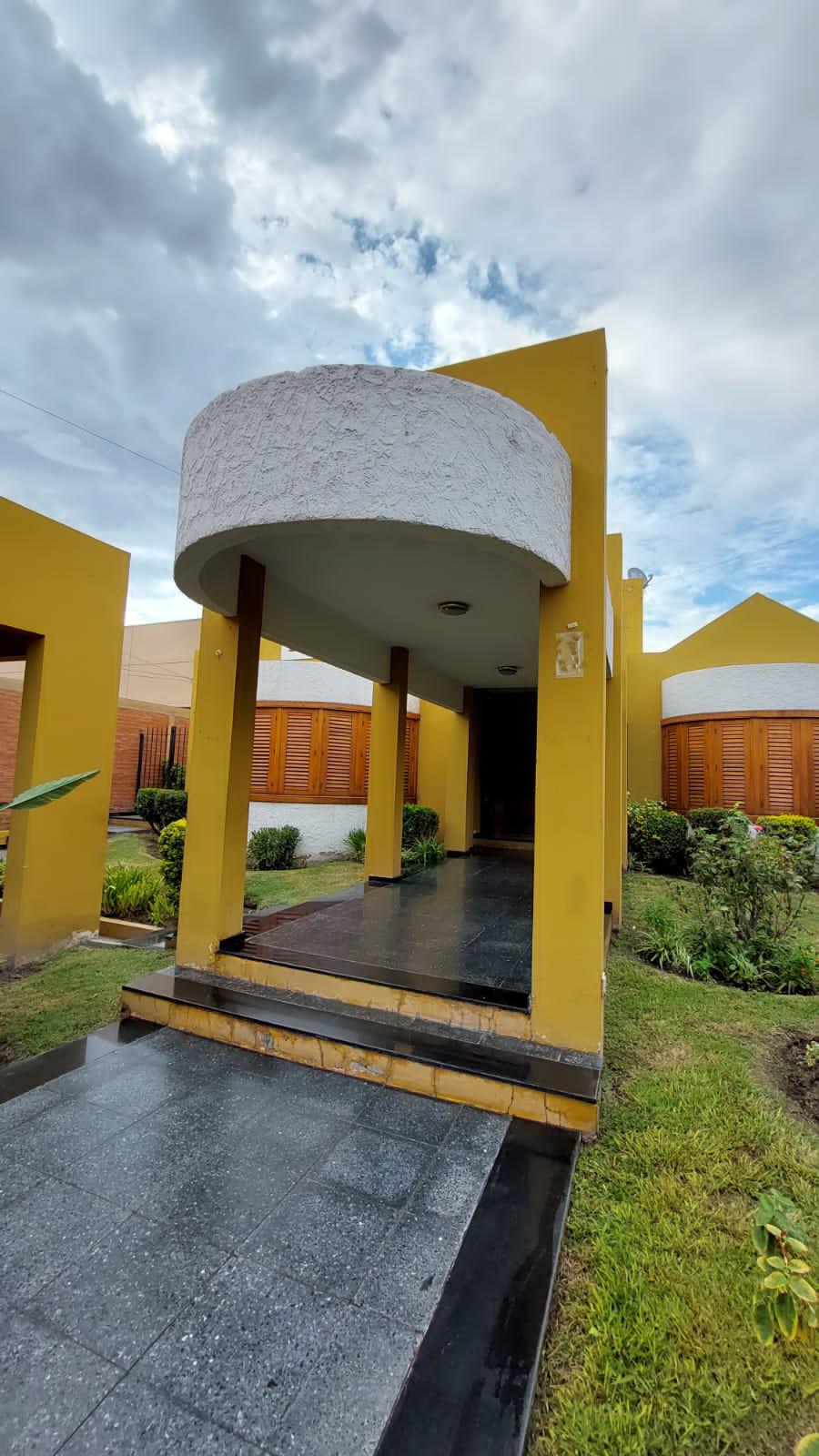 CASA 6 AMBIENTES PISCINA QUINCHO COCHERA DOBLE SANTA LUCÍA - Foto 3