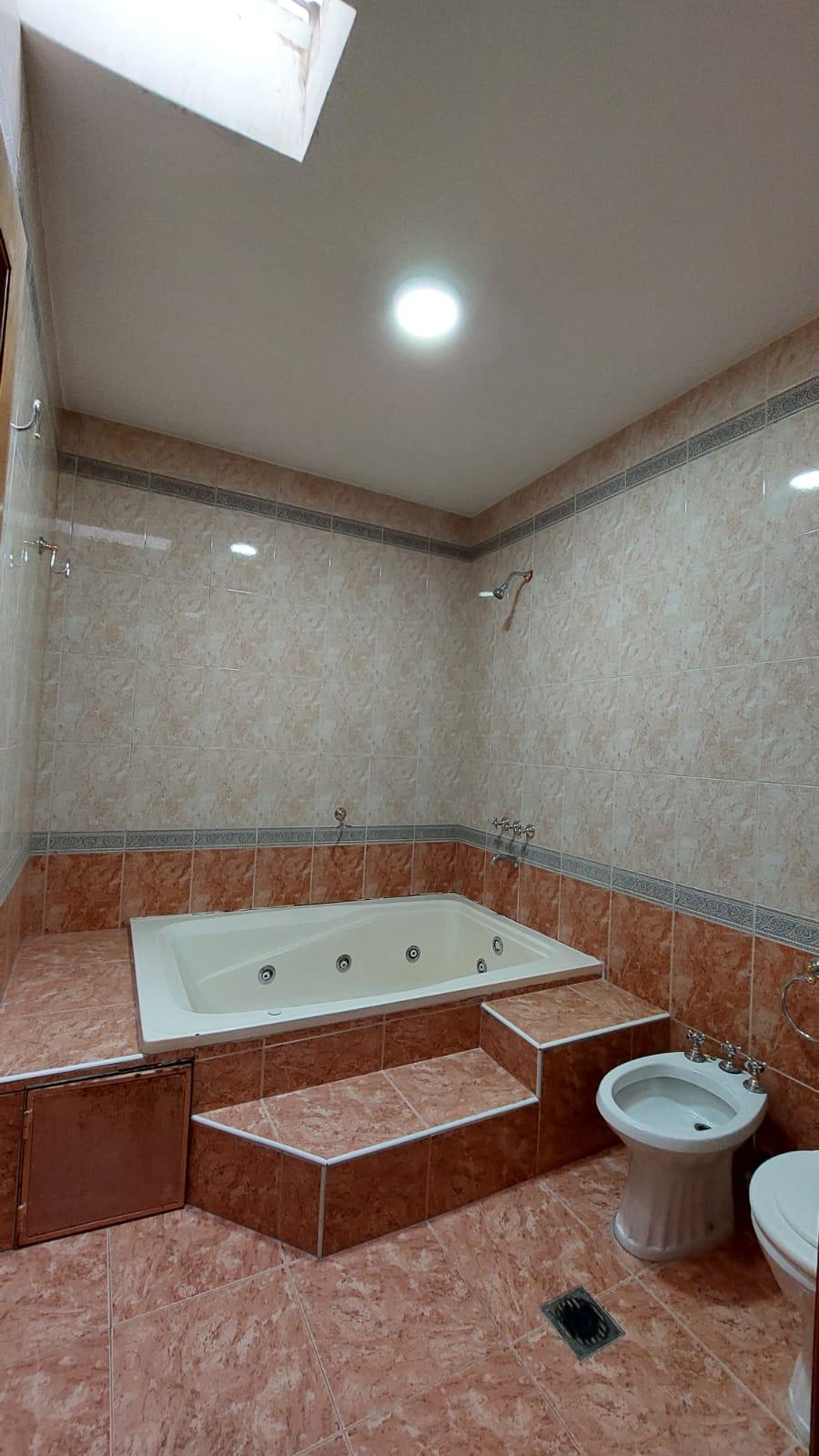 CASA 6 AMBIENTES PISCINA QUINCHO COCHERA DOBLE SANTA LUCÍA - Foto 11