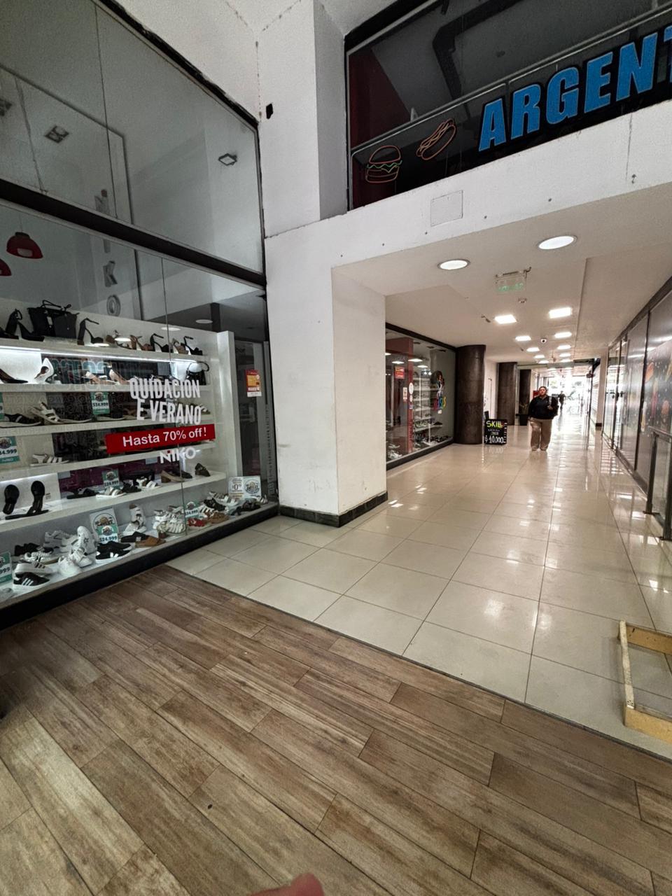 Local comercial en venta en Peatonal Rivadavia San Juan con renta - Foto 4
