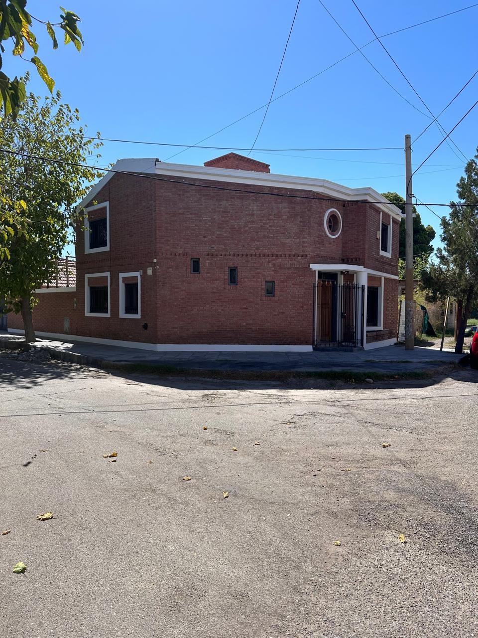 CASA EN VENTA CERCA DEL CENTRO CIVICO, AMBIENTES AMPLIOS