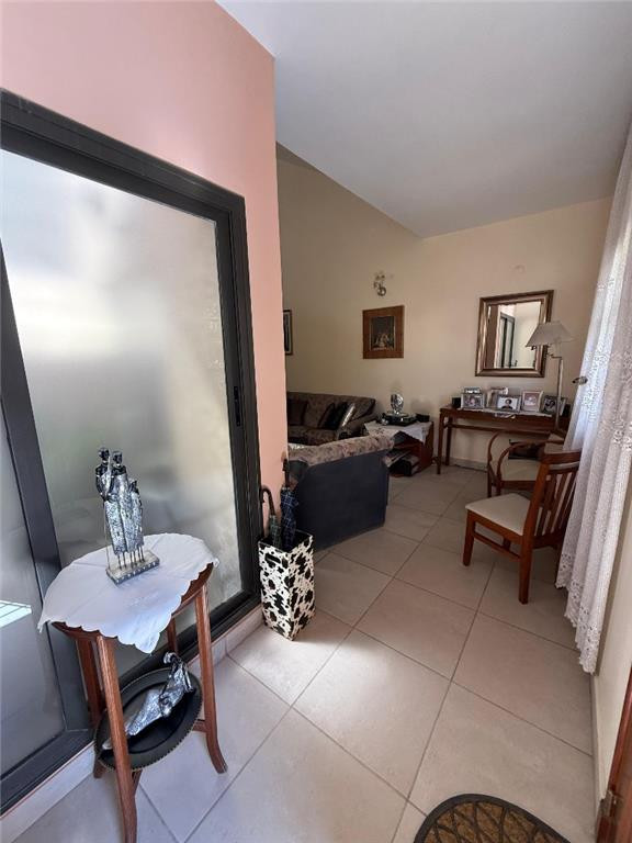 CASA 6 AMBIENTES QUINCHO MULTIFAMILIAR OFICINAS EXCELENTE UBICACIÓN - Foto 2