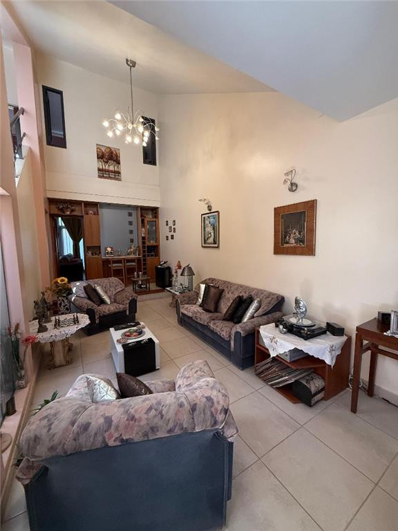 CASA 6 AMBIENTES QUINCHO MULTIFAMILIAR OFICINAS EXCELENTE UBICACIÓN - Foto 4
