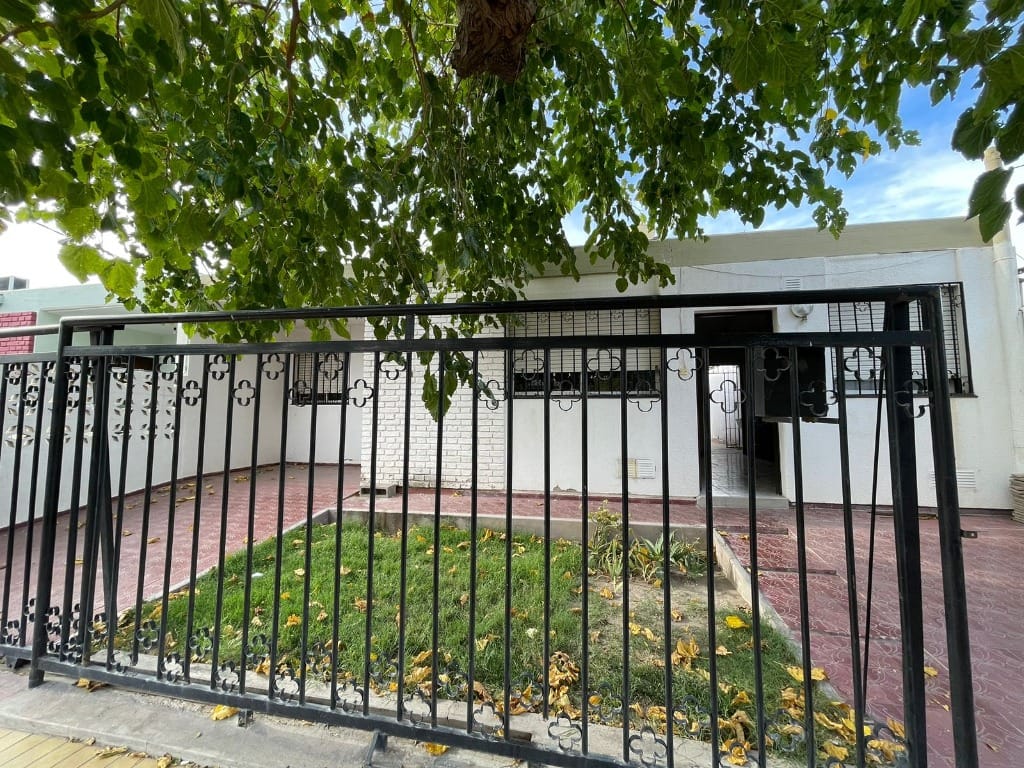 CASA DE 4 DORMITORIOS 2 BAÑOS EN ALQUILER RIVADAVIA SAN JUAN