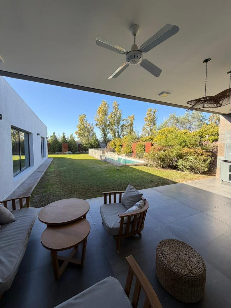 ALQUILER CASA | 6 AMBIENTES | PISCINA | AMOBLADA | BARRIO PRIVADO | SANTA LUCÍA - Foto 9