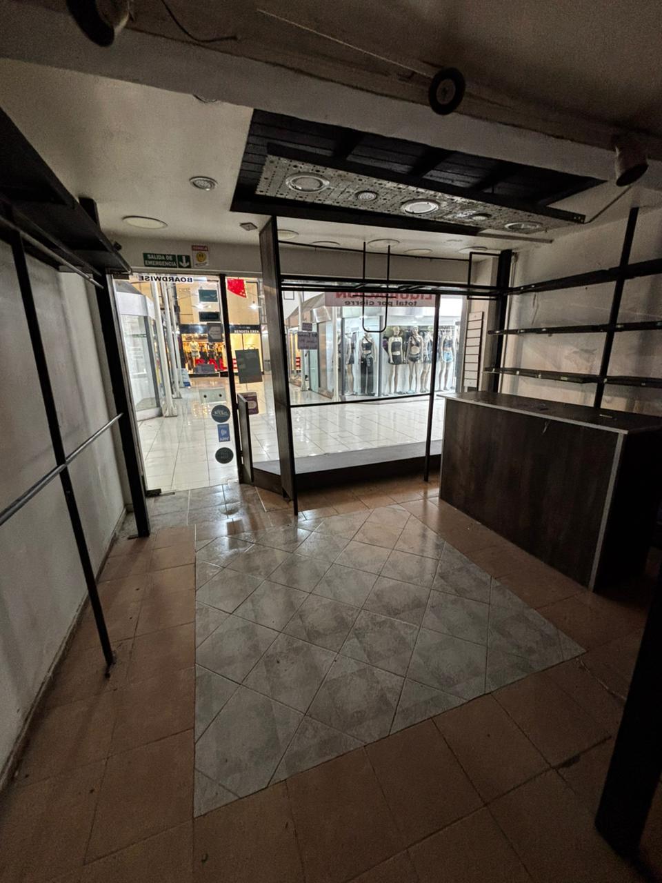 LOCAL GALERÍA ENTREPISO CENTRO 40M2 SAN JUAN - Foto 2