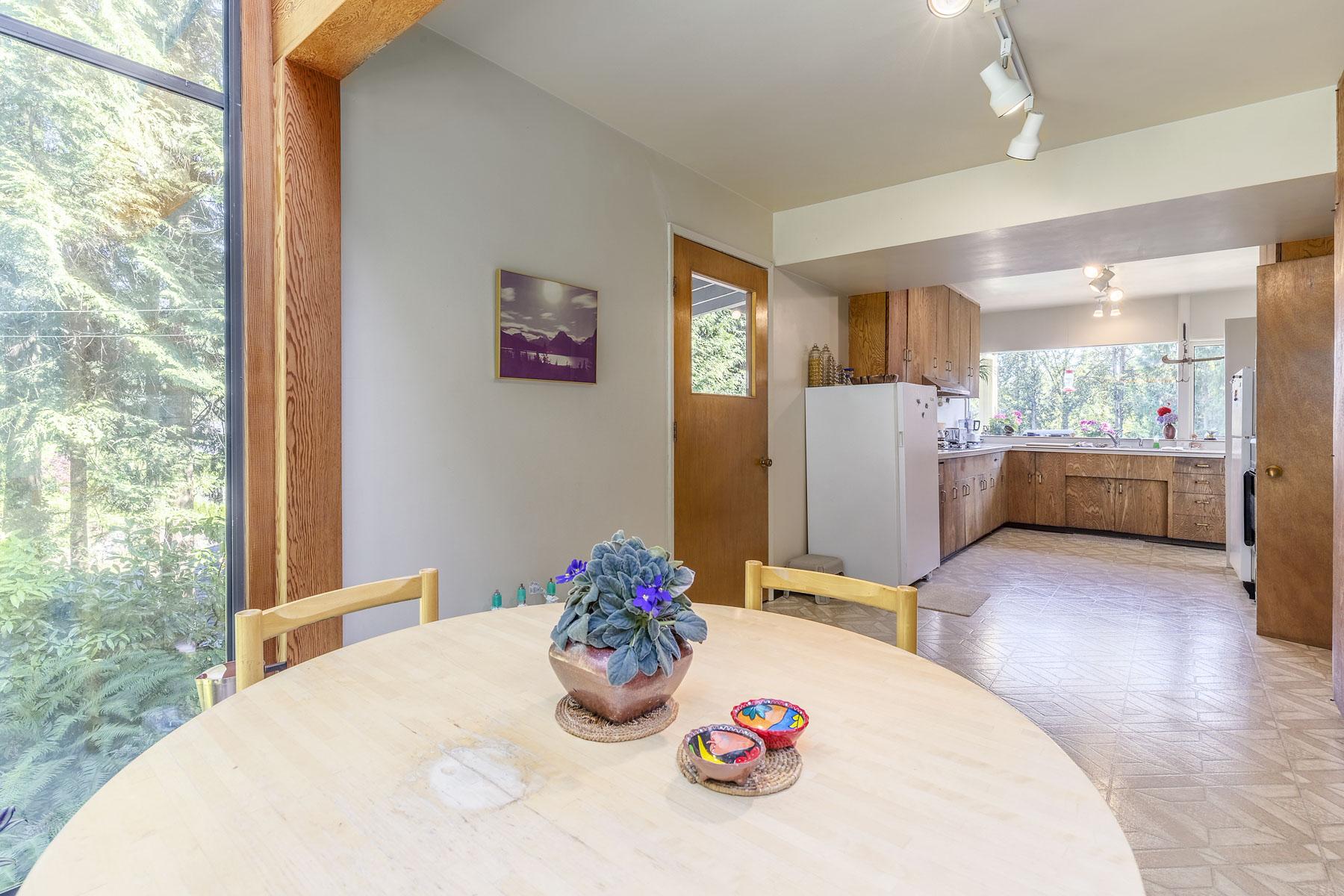 925 Highland Dr