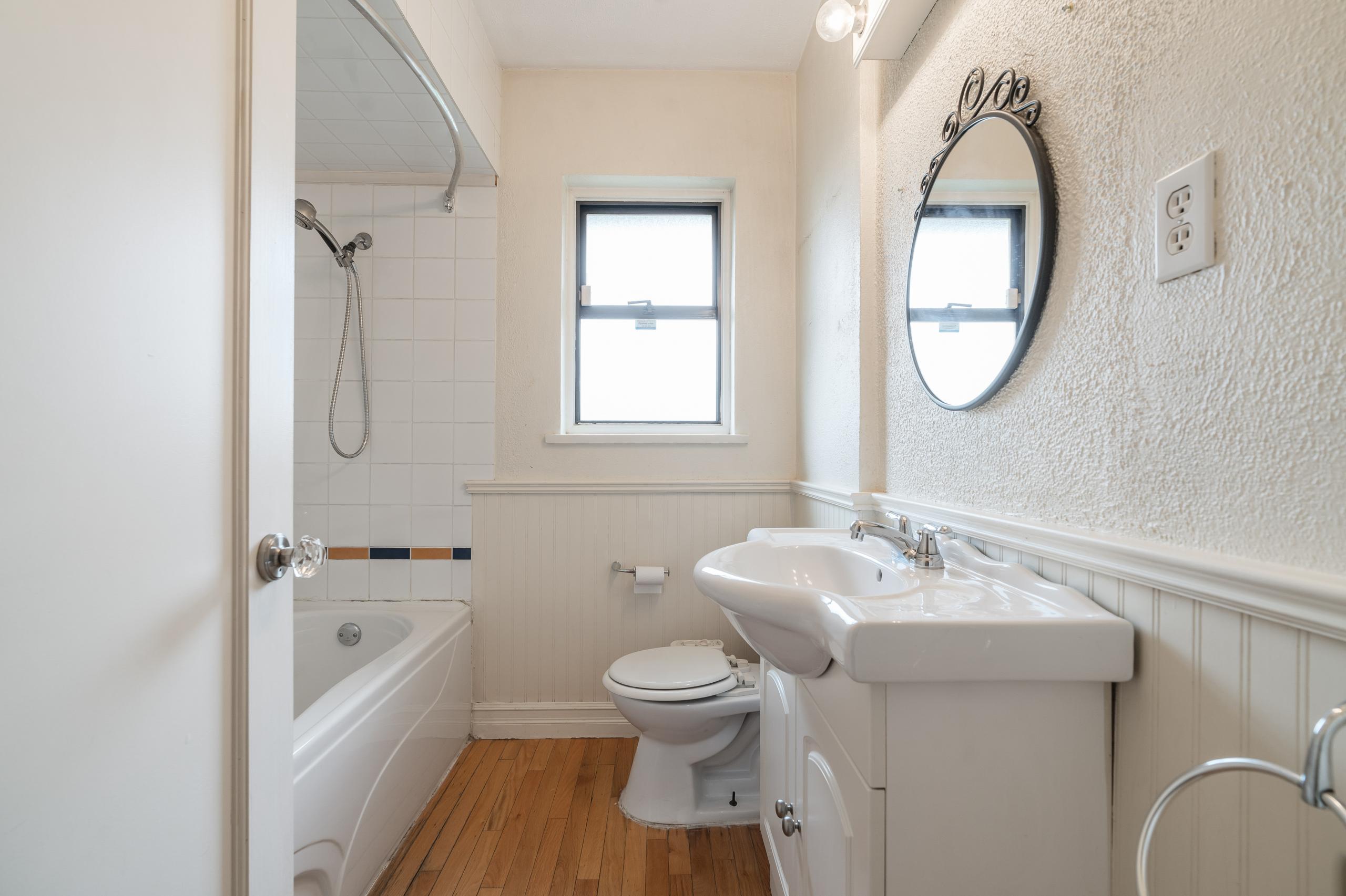 993 Friar Crescent, North Vancouver listing image