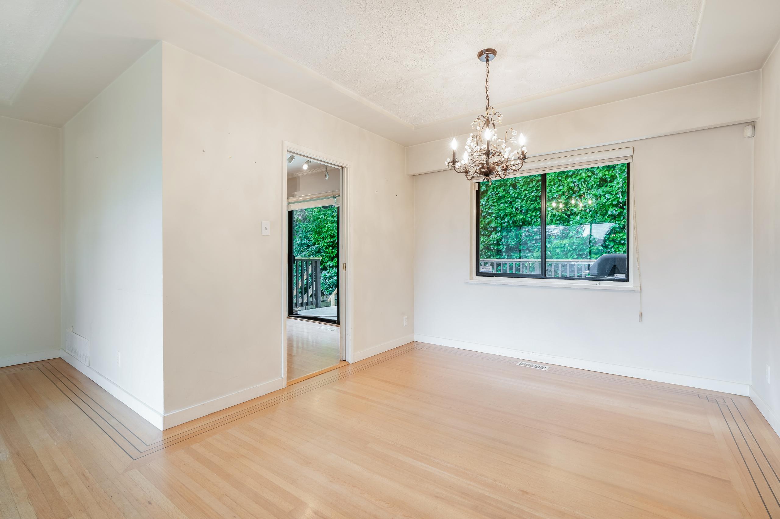 993 Friar Crescent, North Vancouver listing image