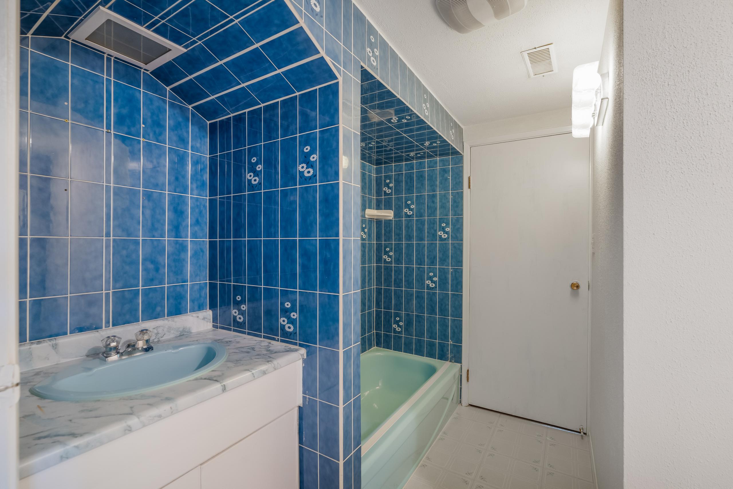 993 Friar Crescent, North Vancouver listing image
