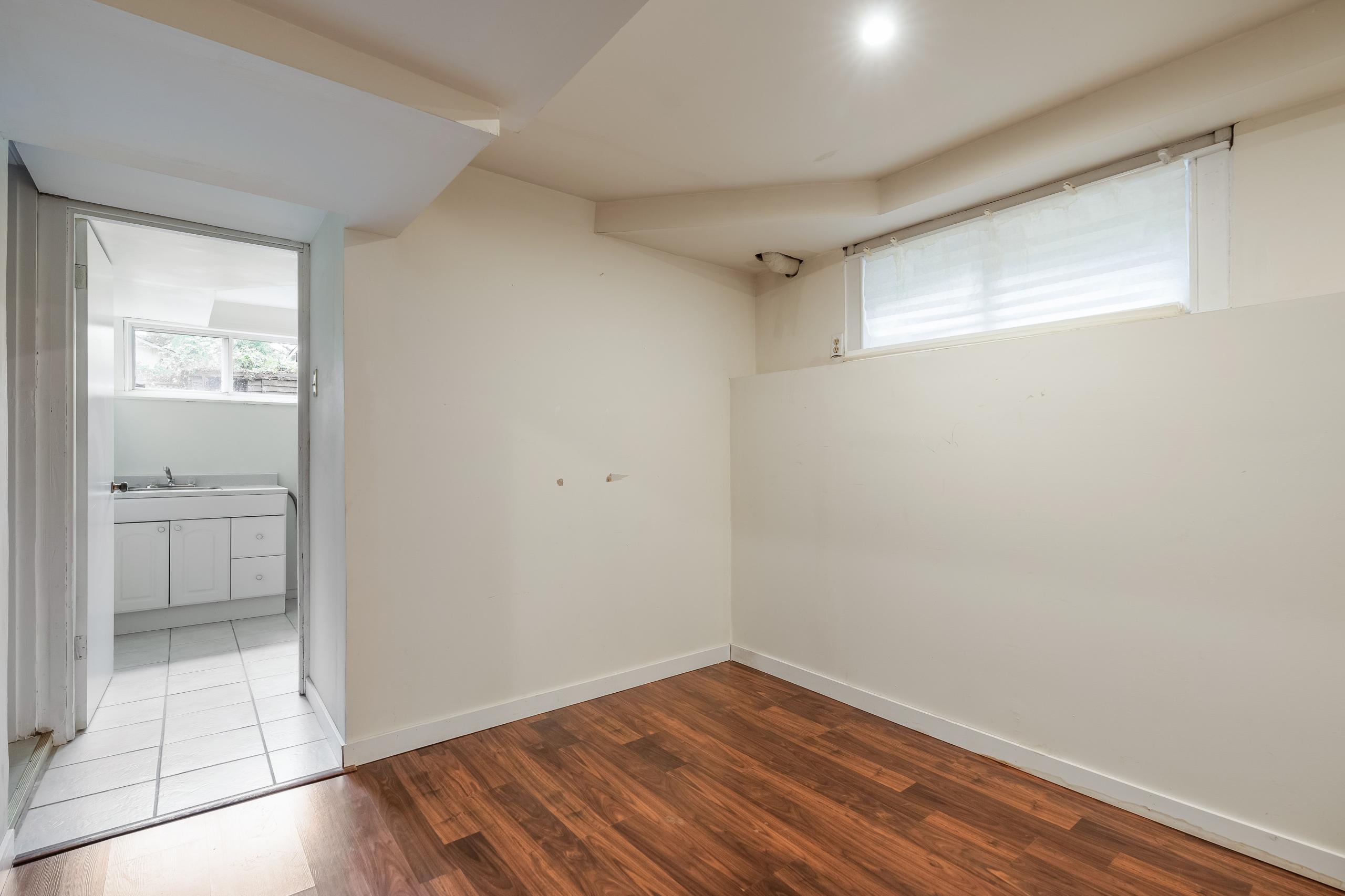 993 Friar Crescent, North Vancouver listing image
