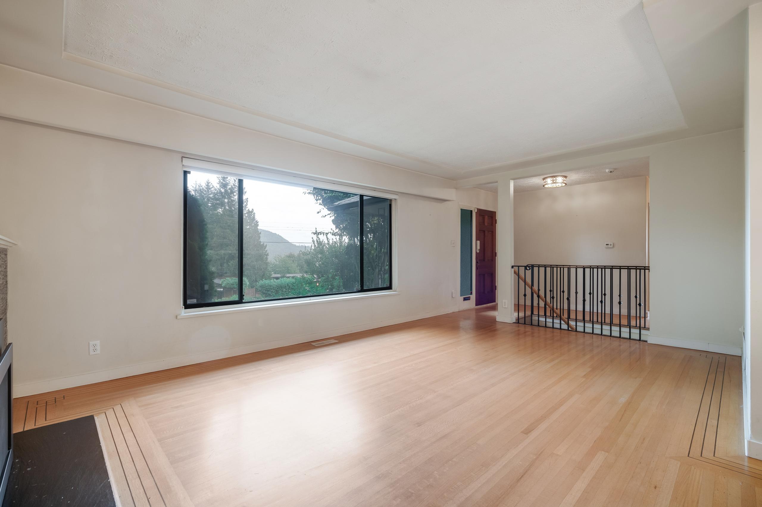 993 Friar Crescent, North Vancouver listing image