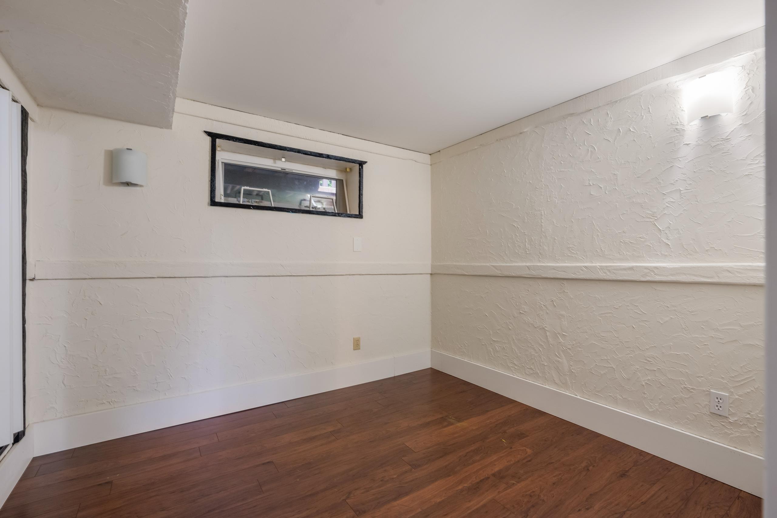 993 Friar Crescent, North Vancouver listing image