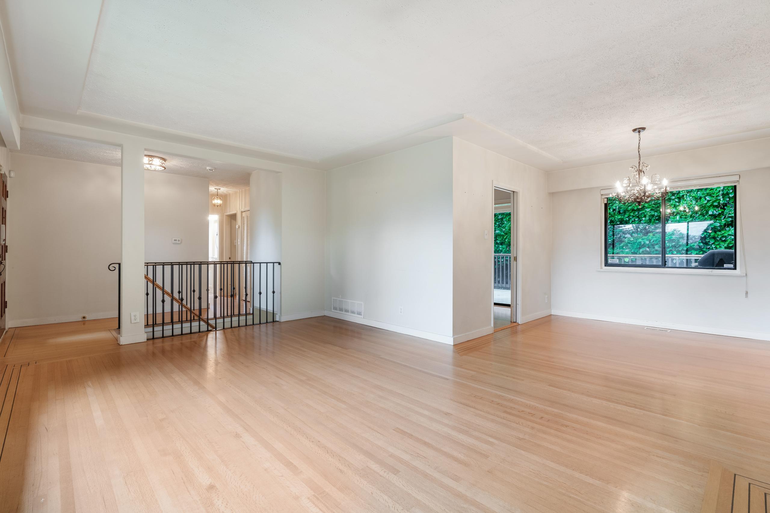 993 Friar Crescent, North Vancouver listing image