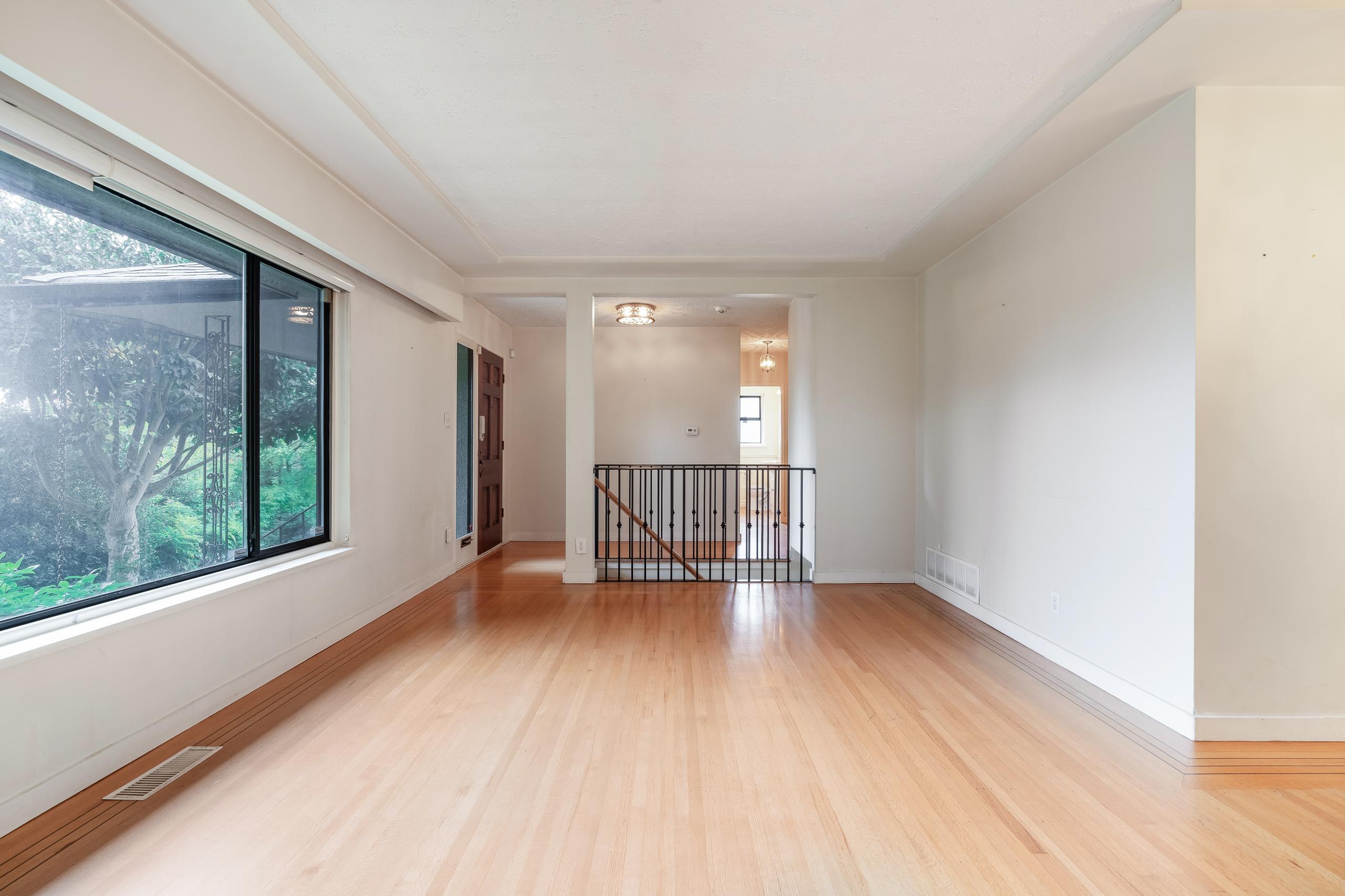 993 Friar Crescent, North Vancouver listing image