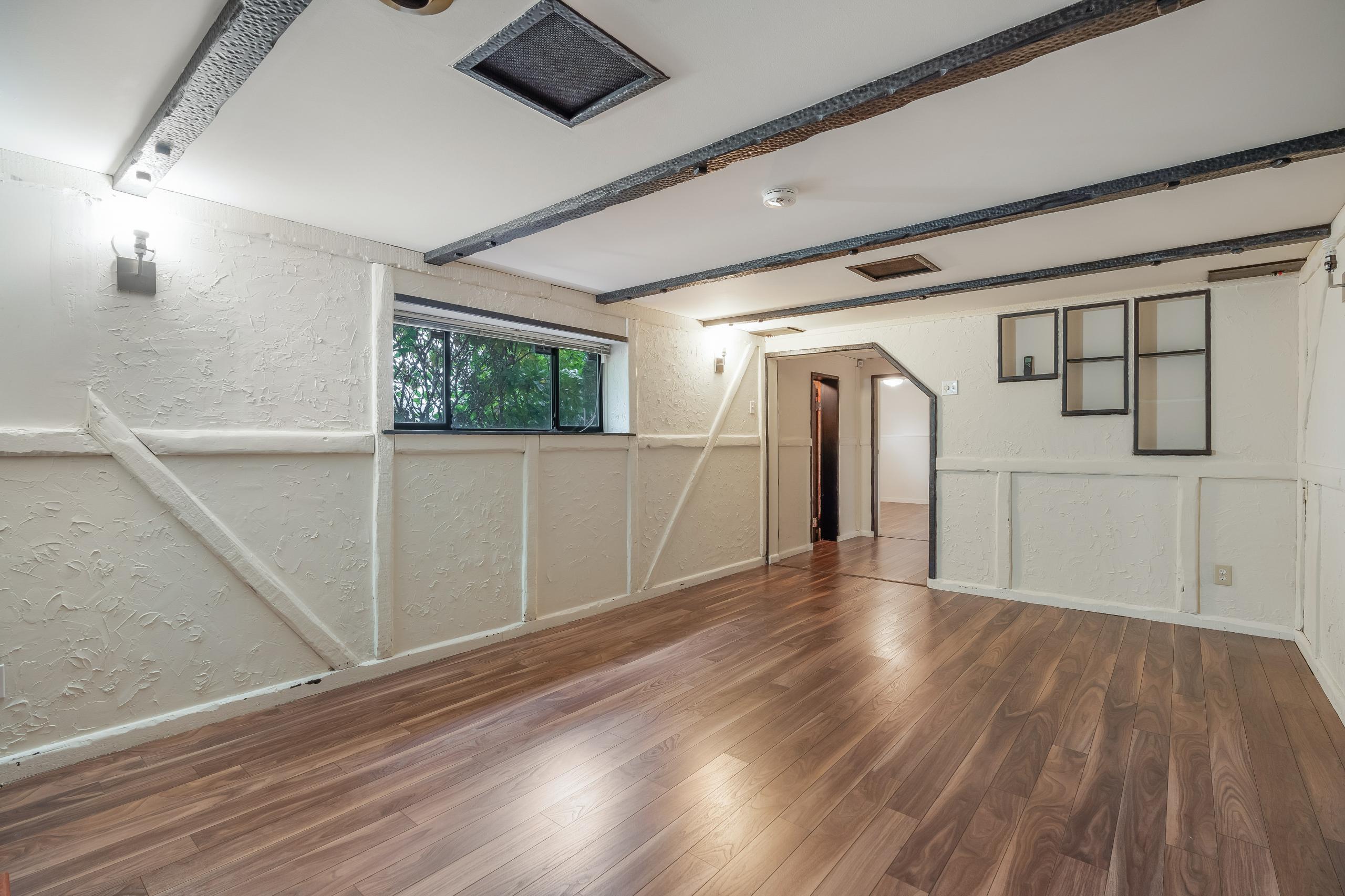 993 Friar Crescent, North Vancouver listing image
