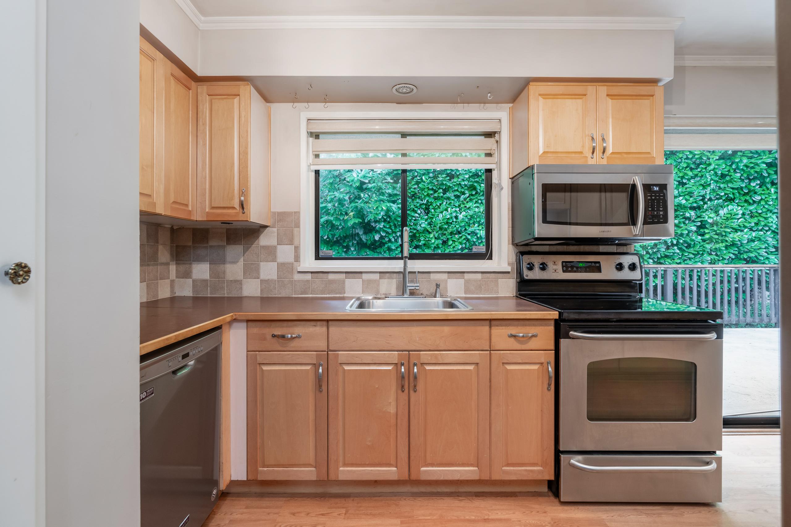 993 Friar Crescent, North Vancouver listing image