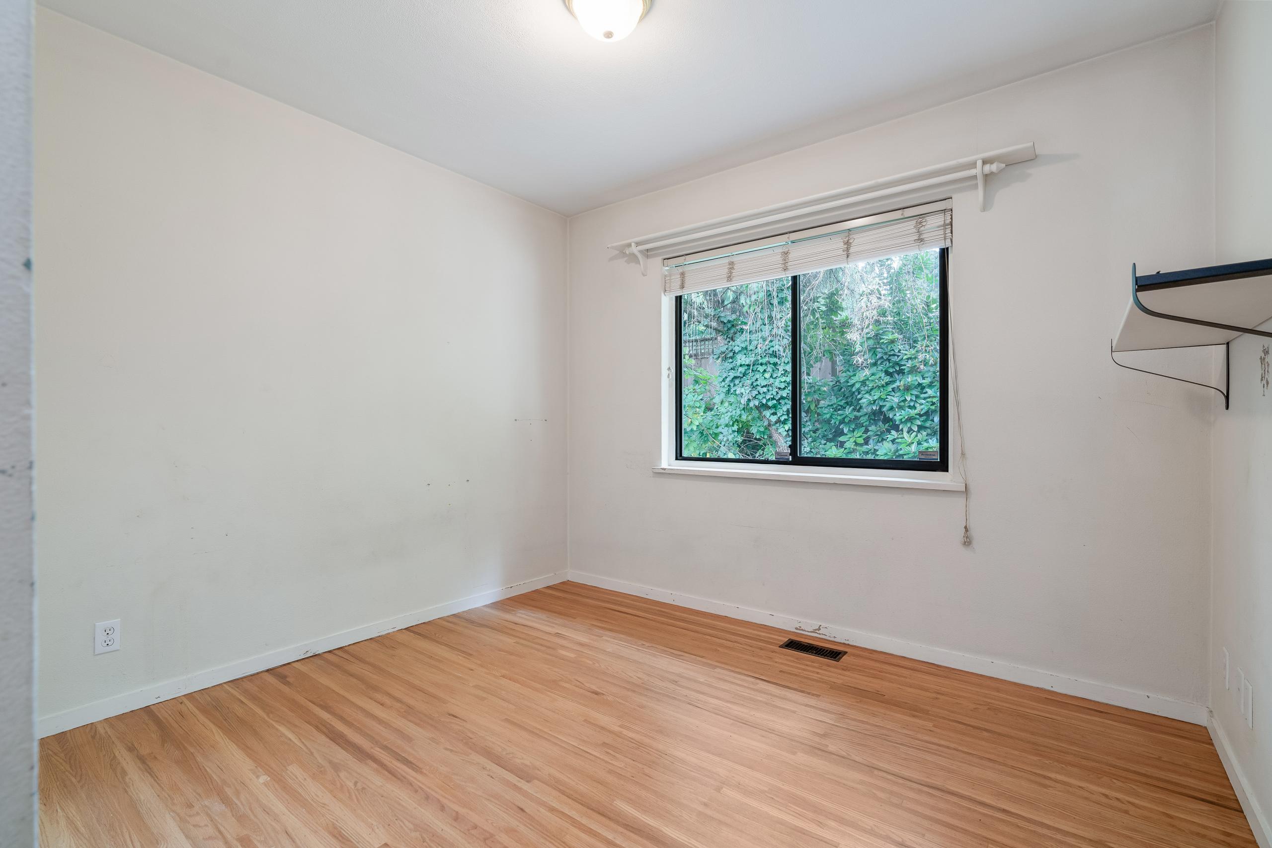 993 Friar Crescent, North Vancouver listing image