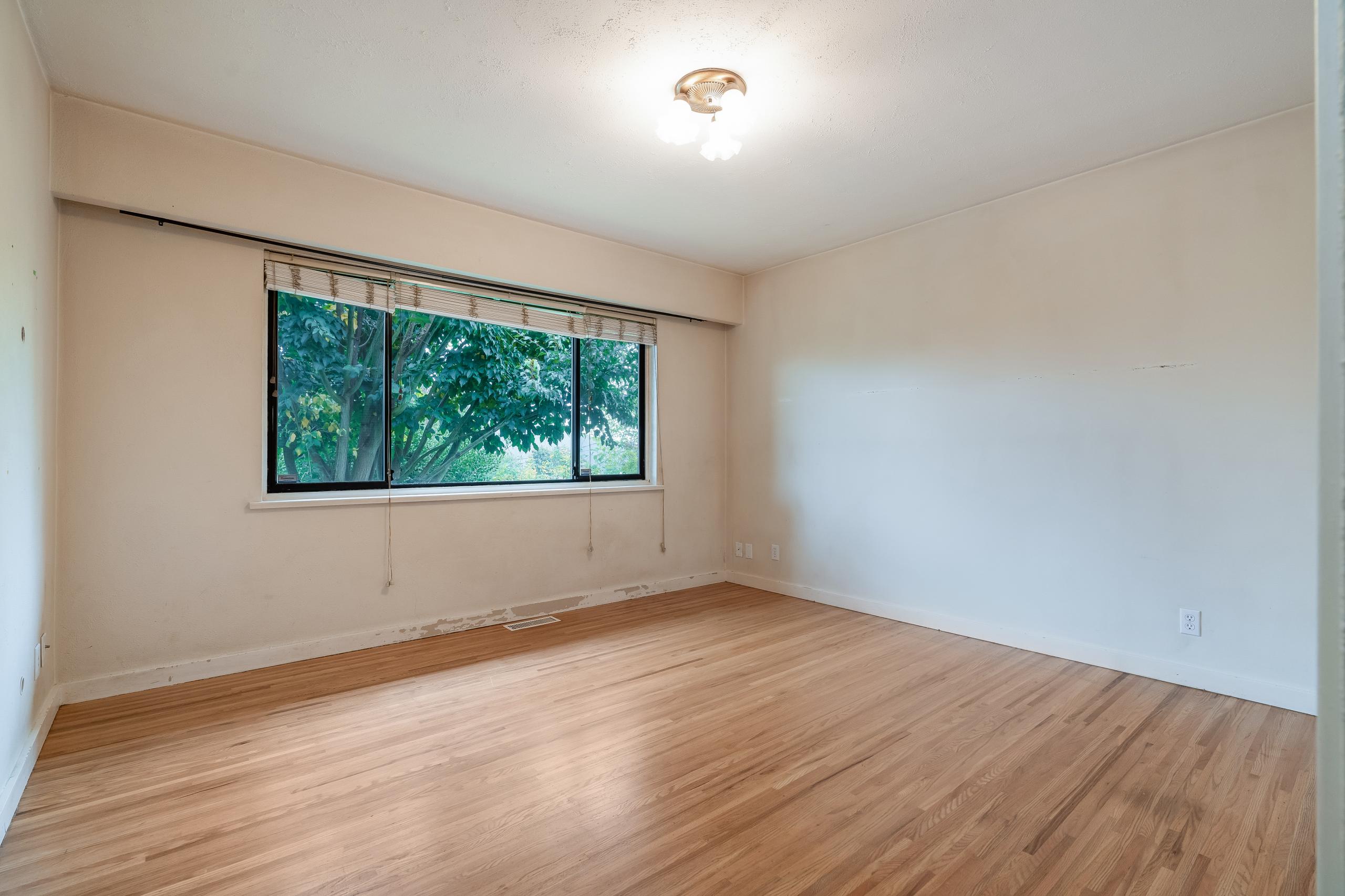 993 Friar Crescent, North Vancouver listing image