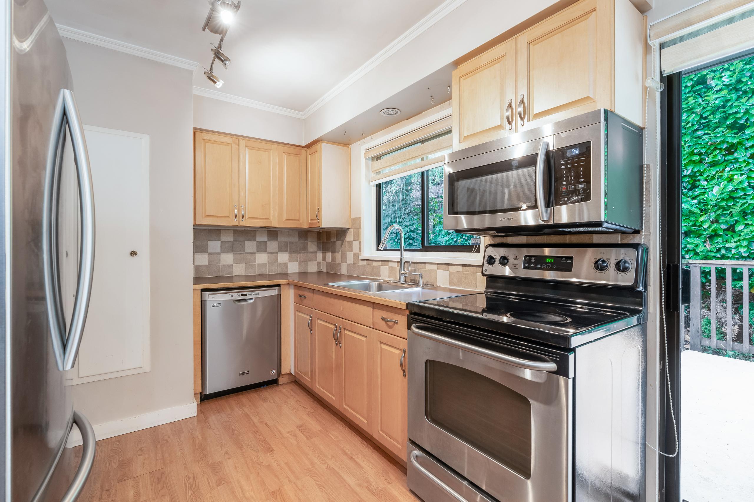 993 Friar Crescent, North Vancouver listing image