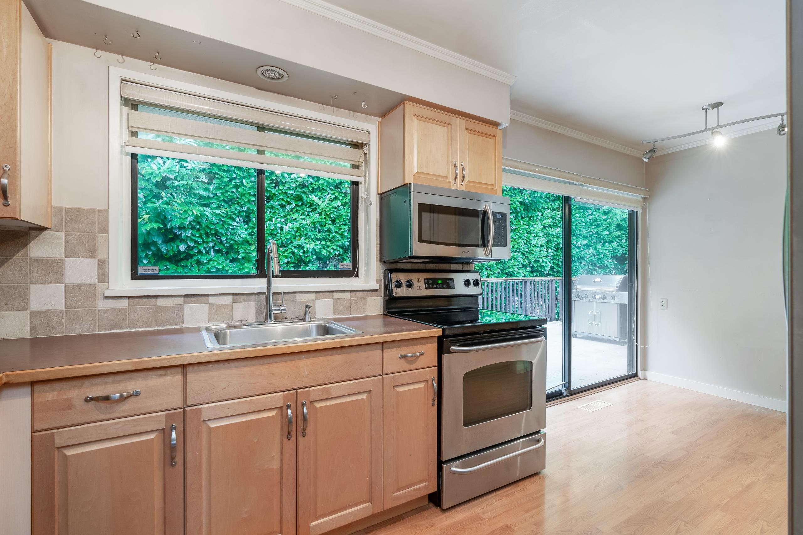 993 Friar Crescent, North Vancouver listing image