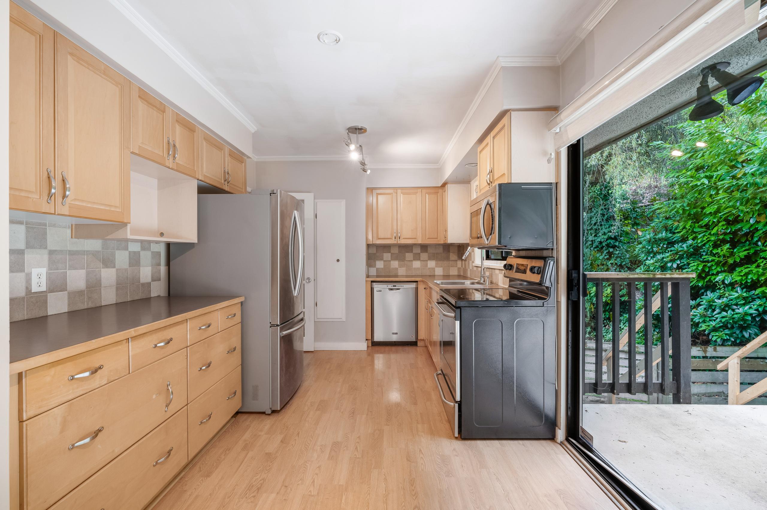 993 Friar Crescent, North Vancouver listing image