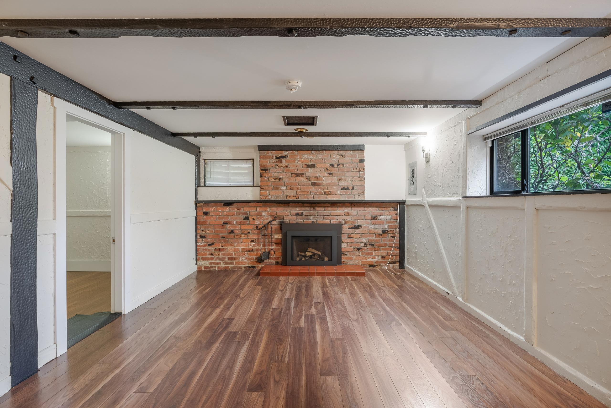 993 Friar Crescent, North Vancouver listing image