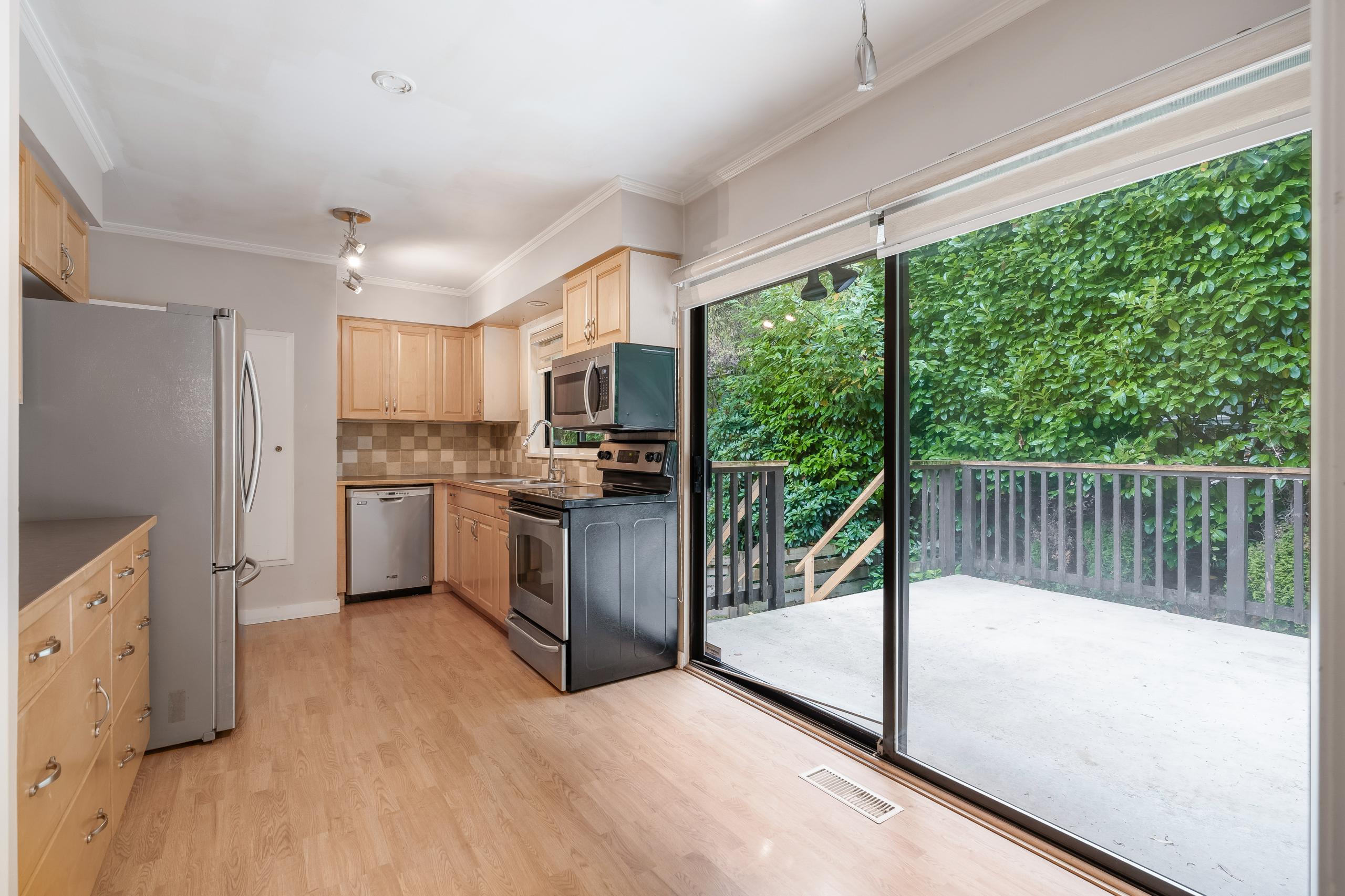 993 Friar Crescent, North Vancouver listing image