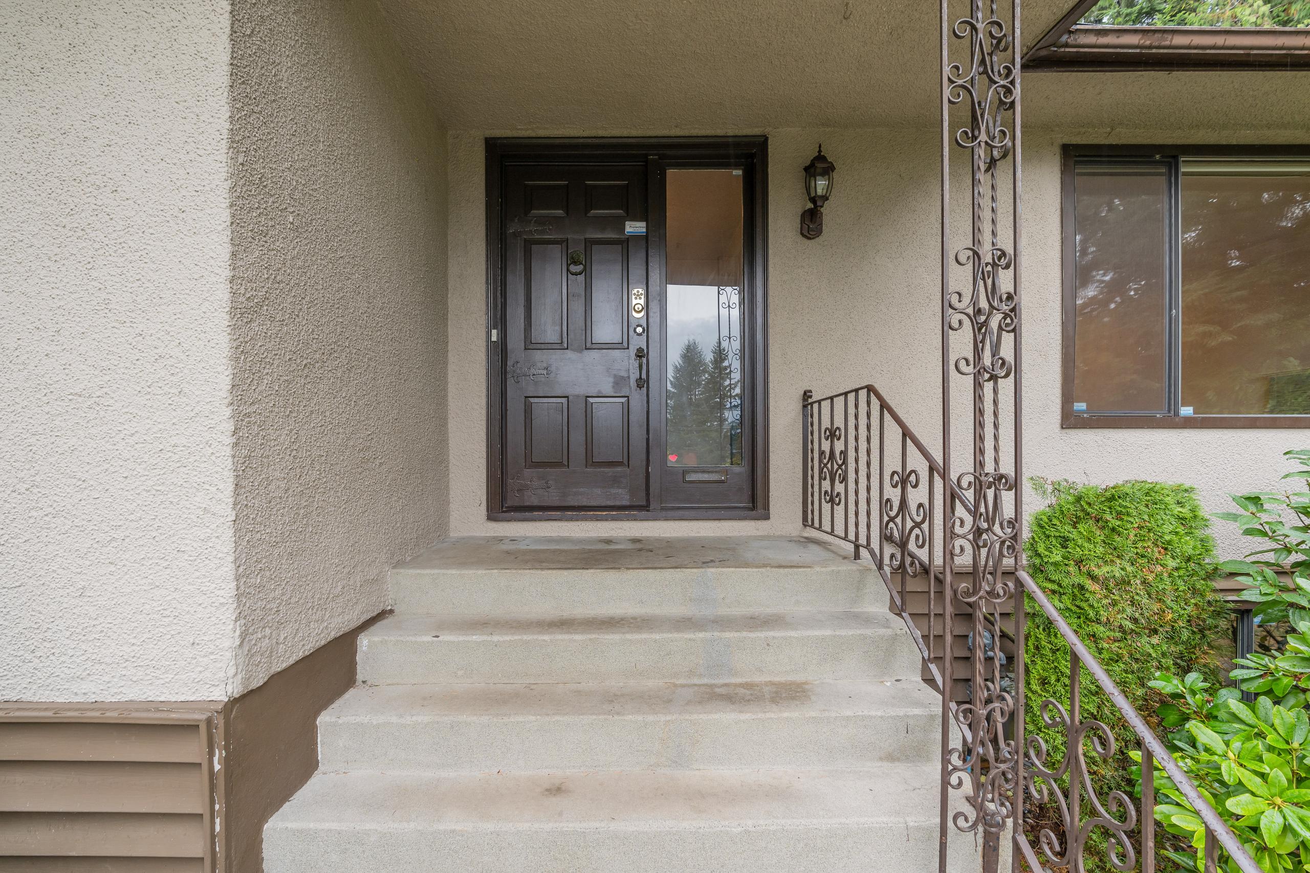 993 Friar Crescent, North Vancouver listing image