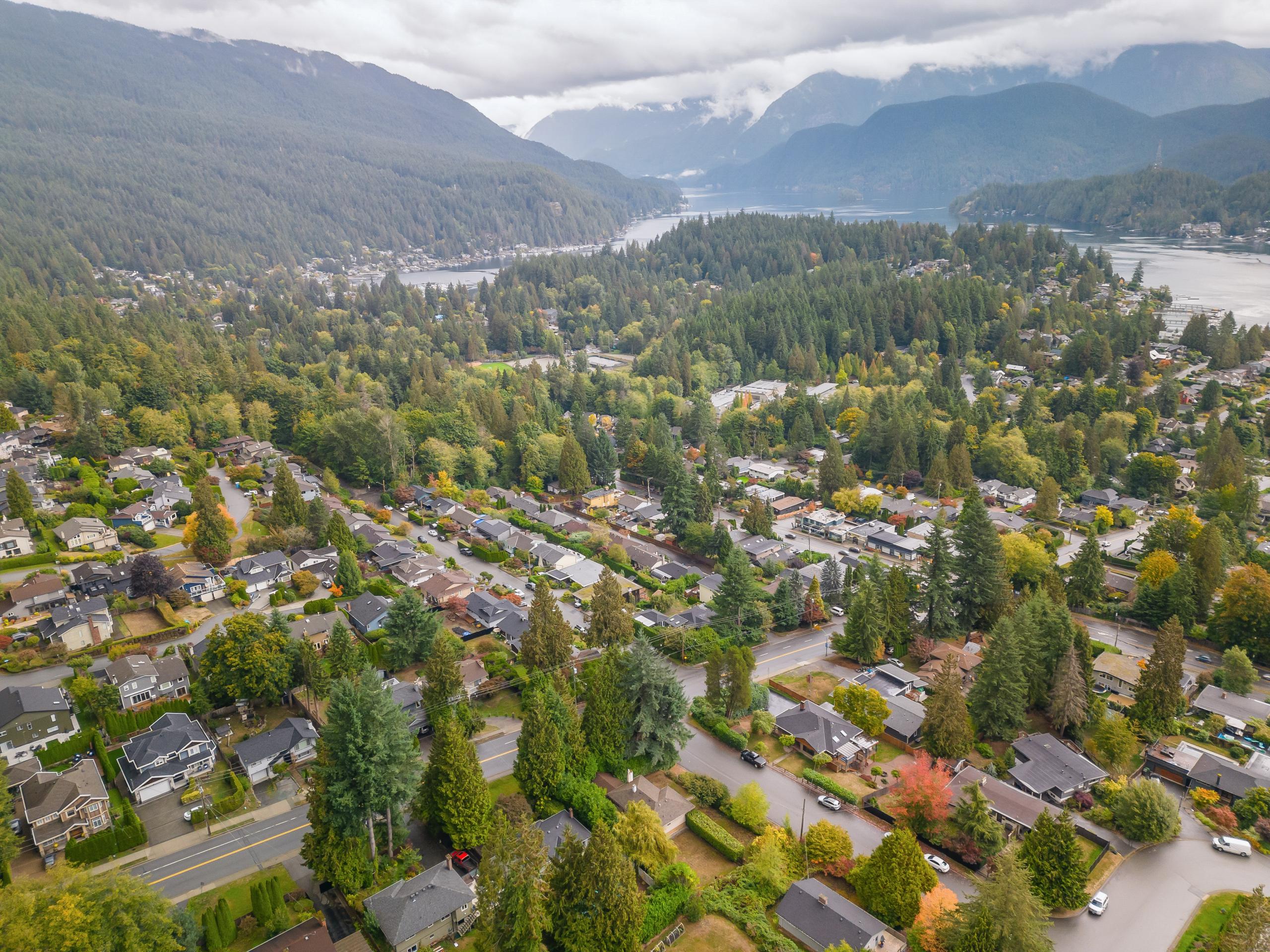 993 Friar Crescent, North Vancouver listing image