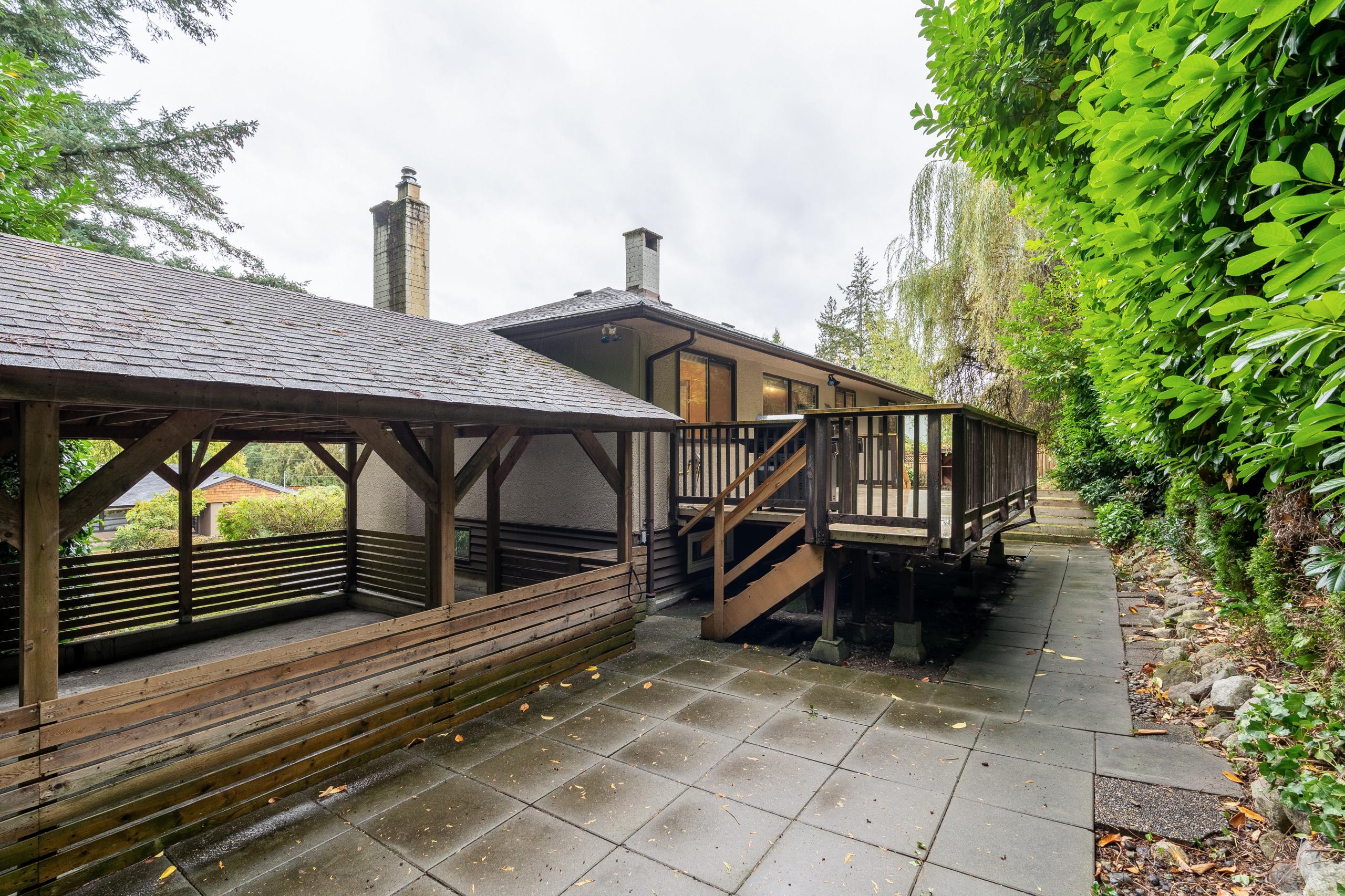 993 Friar Crescent, North Vancouver listing image