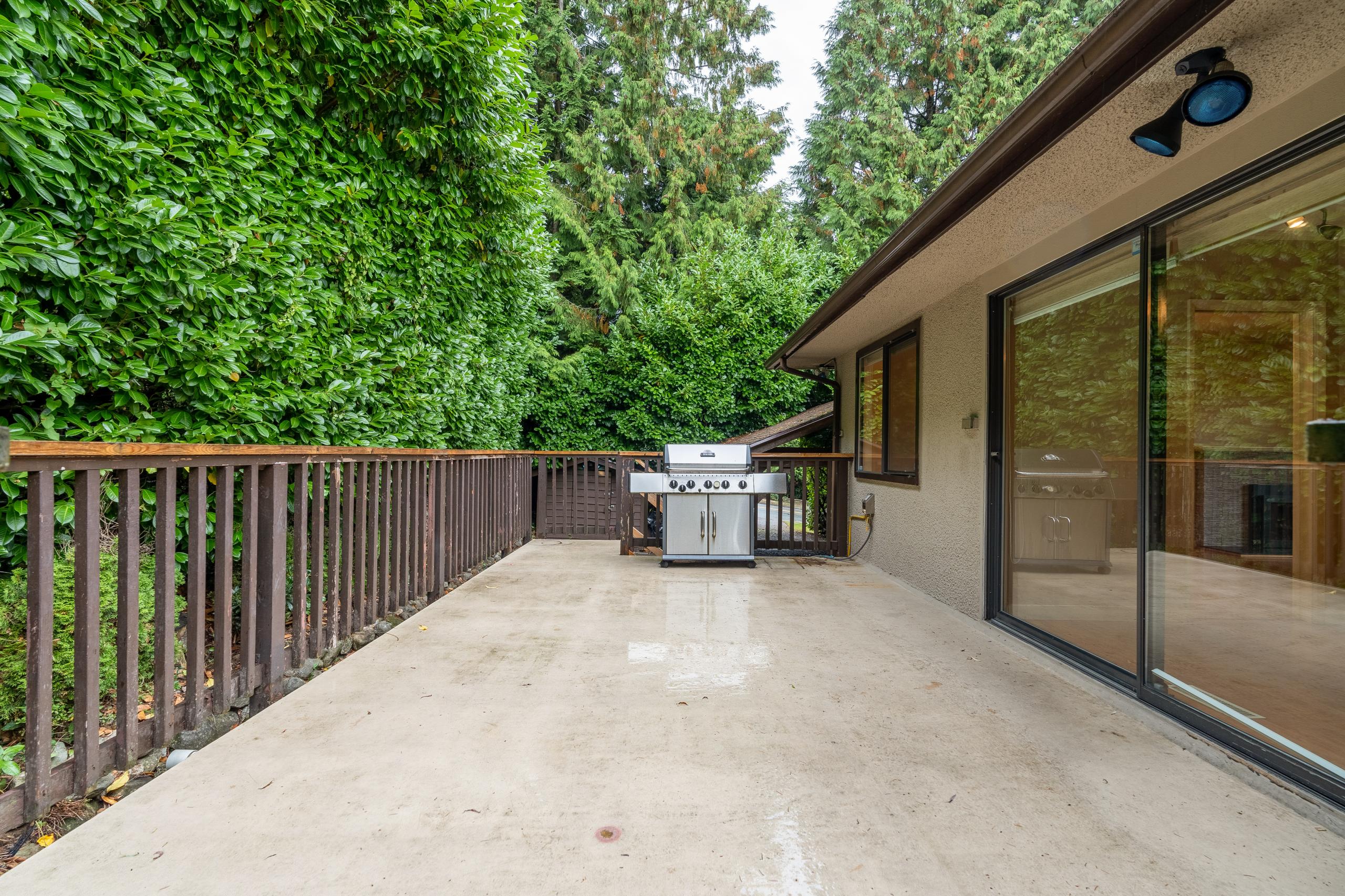 993 Friar Crescent, North Vancouver listing image