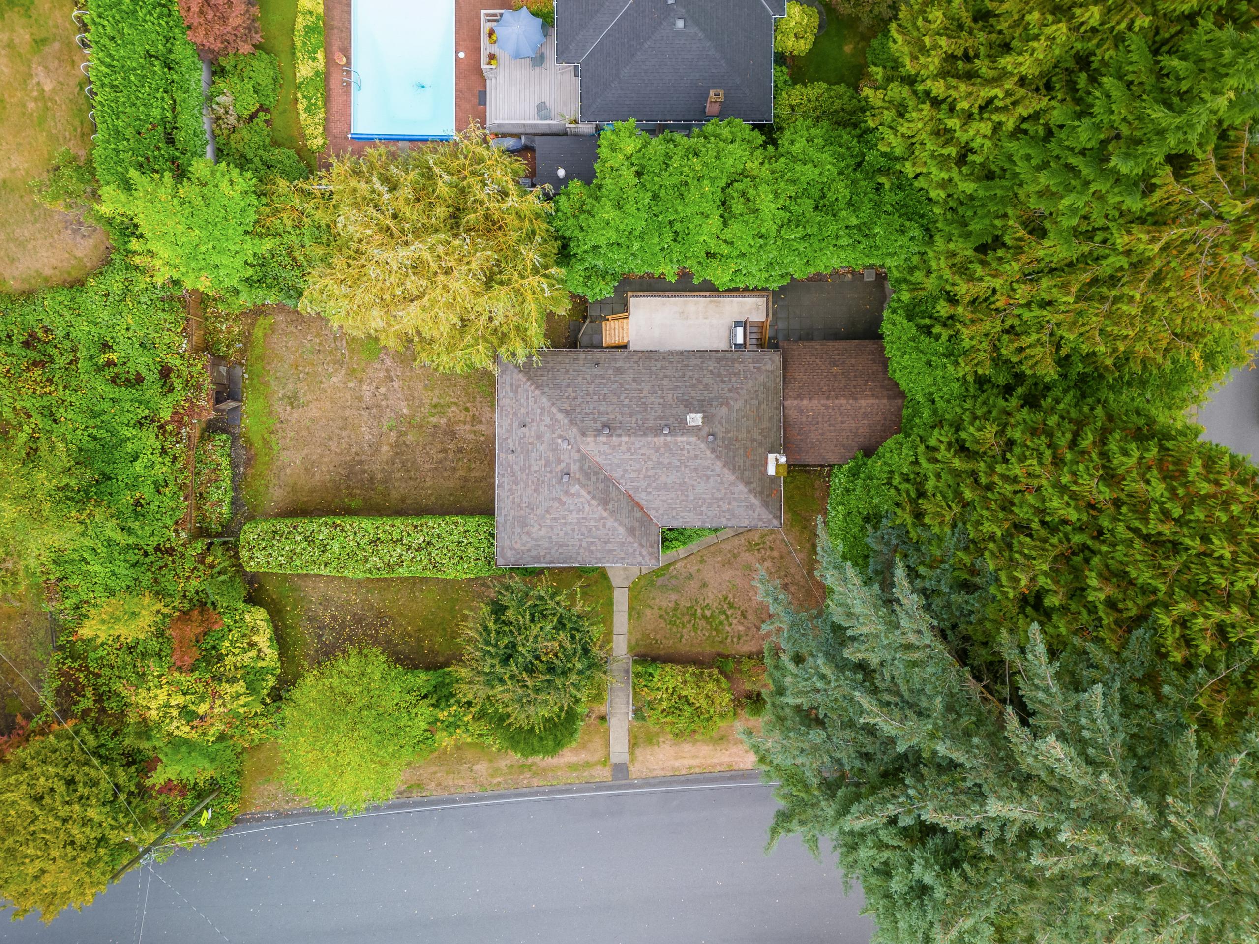 993 Friar Crescent, North Vancouver listing image