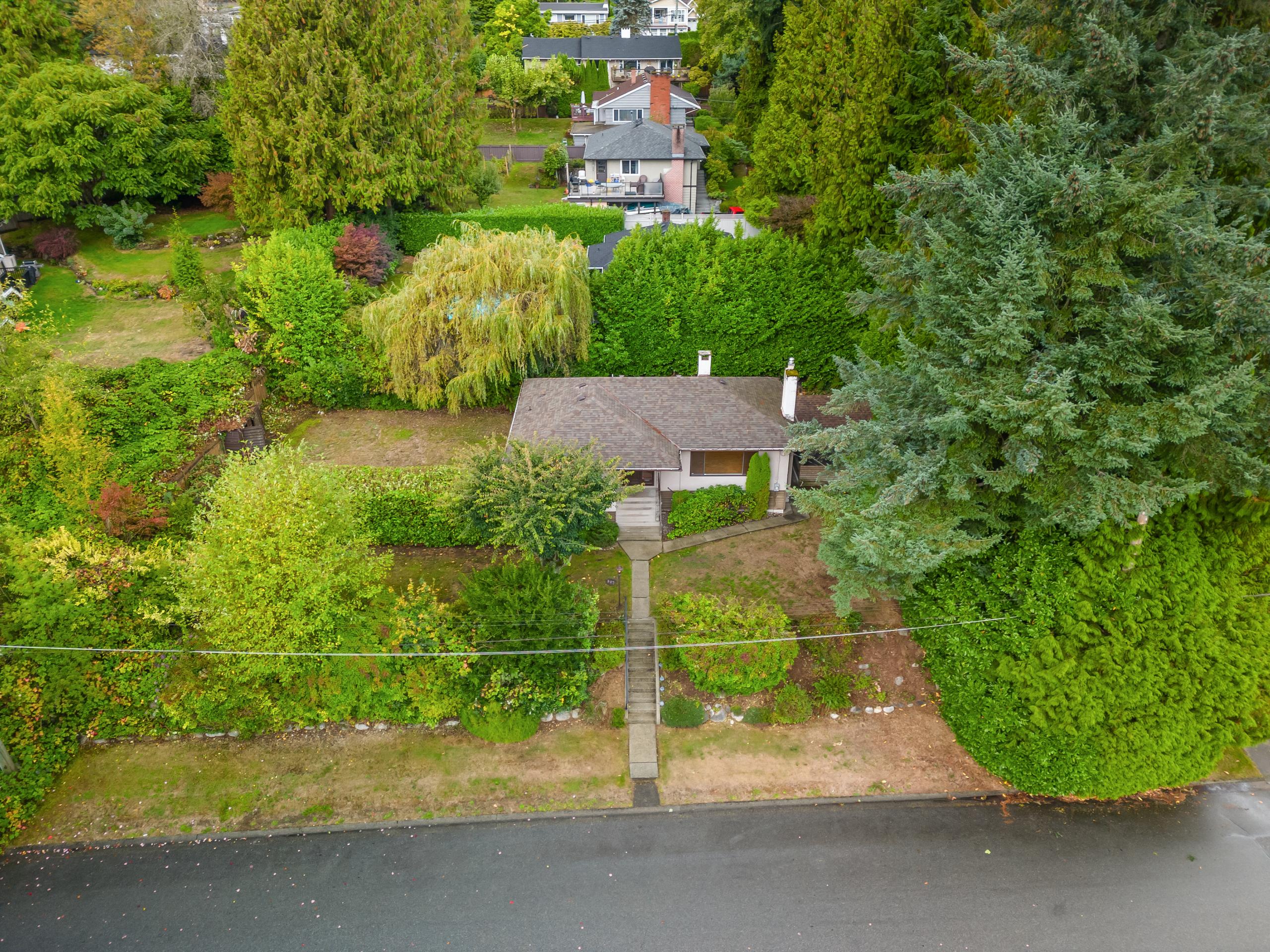 993 Friar Crescent, North Vancouver listing image