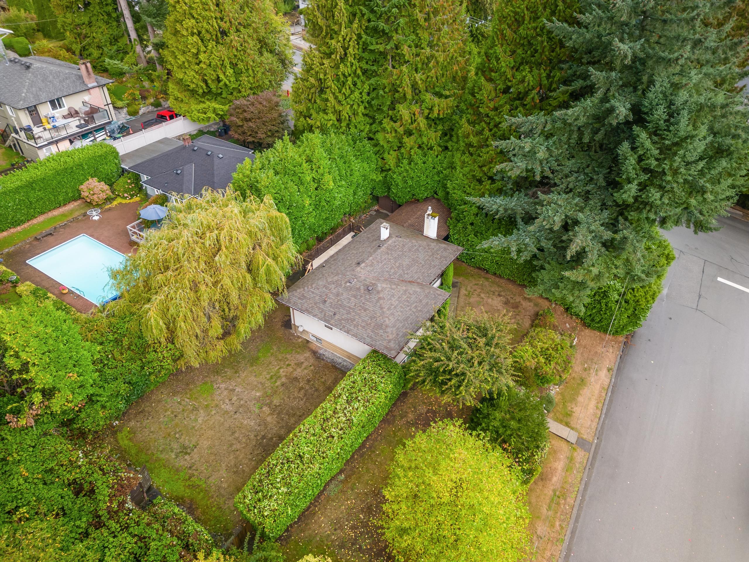 993 Friar Crescent, North Vancouver listing image