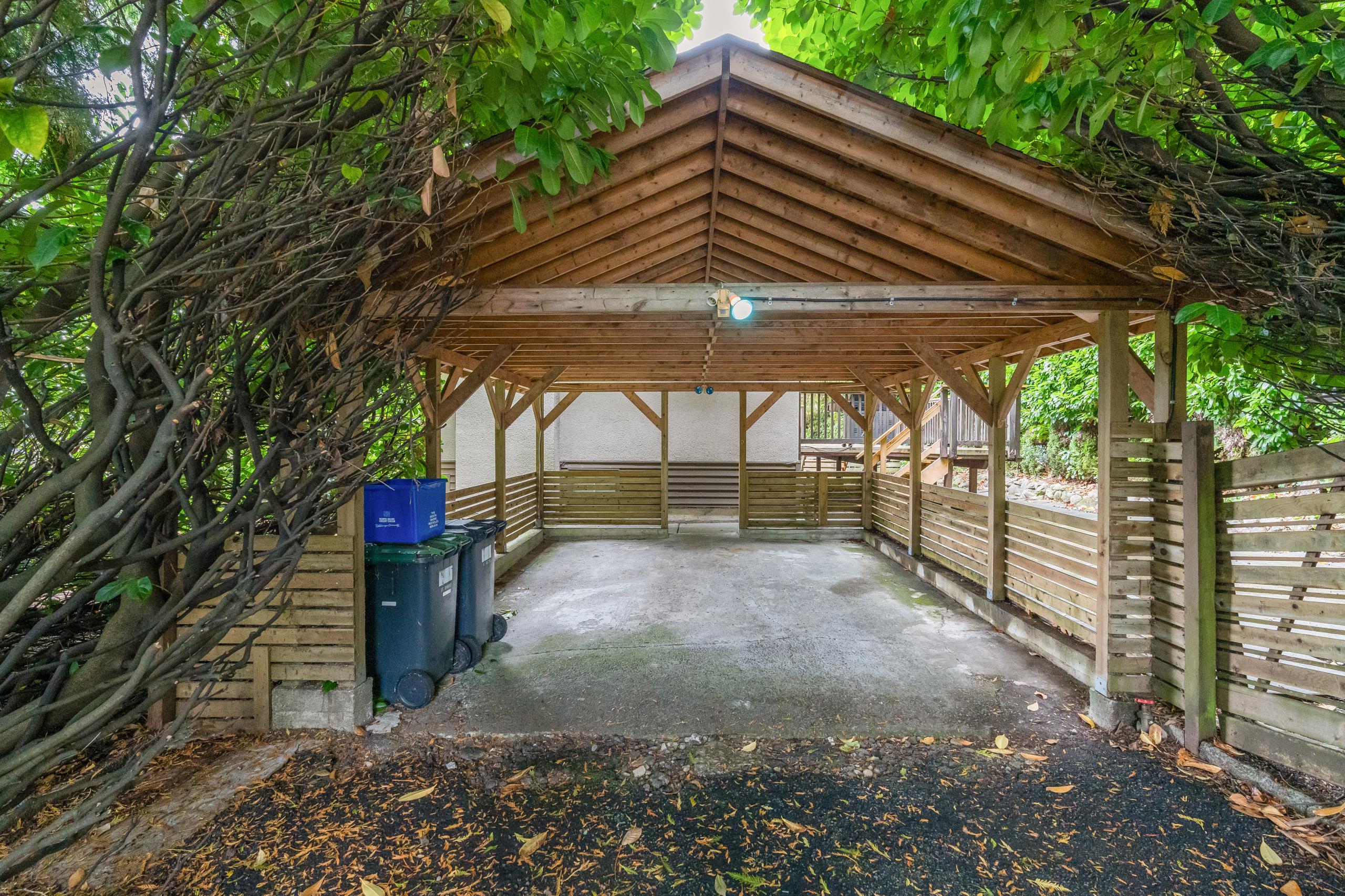993 Friar Crescent, North Vancouver listing image