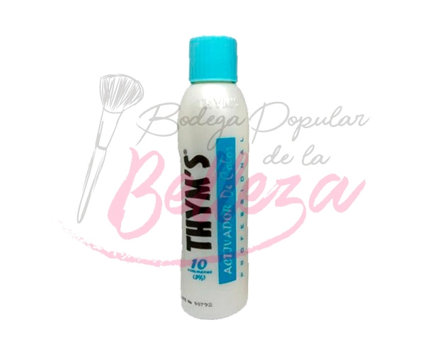 ACTIVADOR DE COLOR THYMS
Es un producto especialmente diseñado para revelar el color en el cabello en uso de tintes permanentes, aclaradores o decolorantes.

Gracias a sus ingredientes cuida, protege la fibra capilar y  la piel en el proceso, evitando molestias e irritaciones.

- 90 ml (10-20-30-50 Volúmenes)
Al hacer la compra nos comunicamos contigo para confirmar si el número que deseas está en stock.