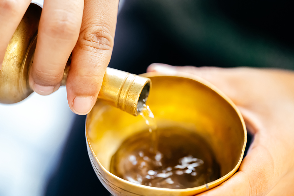 hand-person-anointing