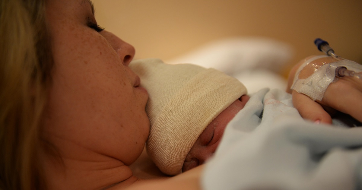 skin-to-skin benefits new moms