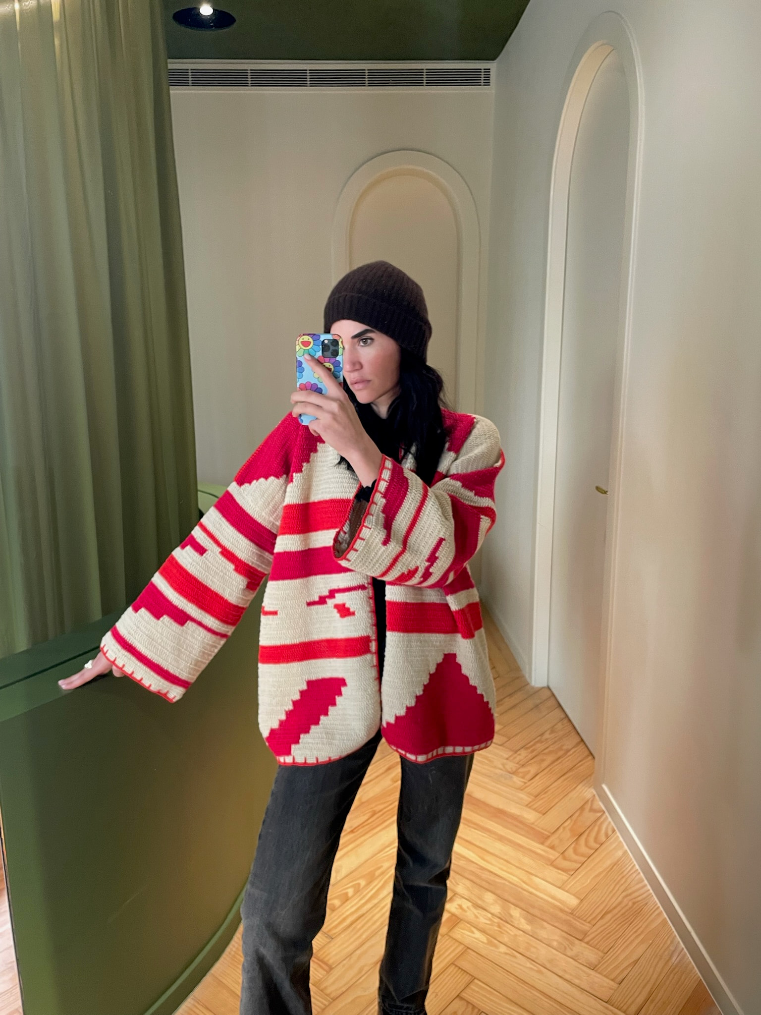 Beige / Red