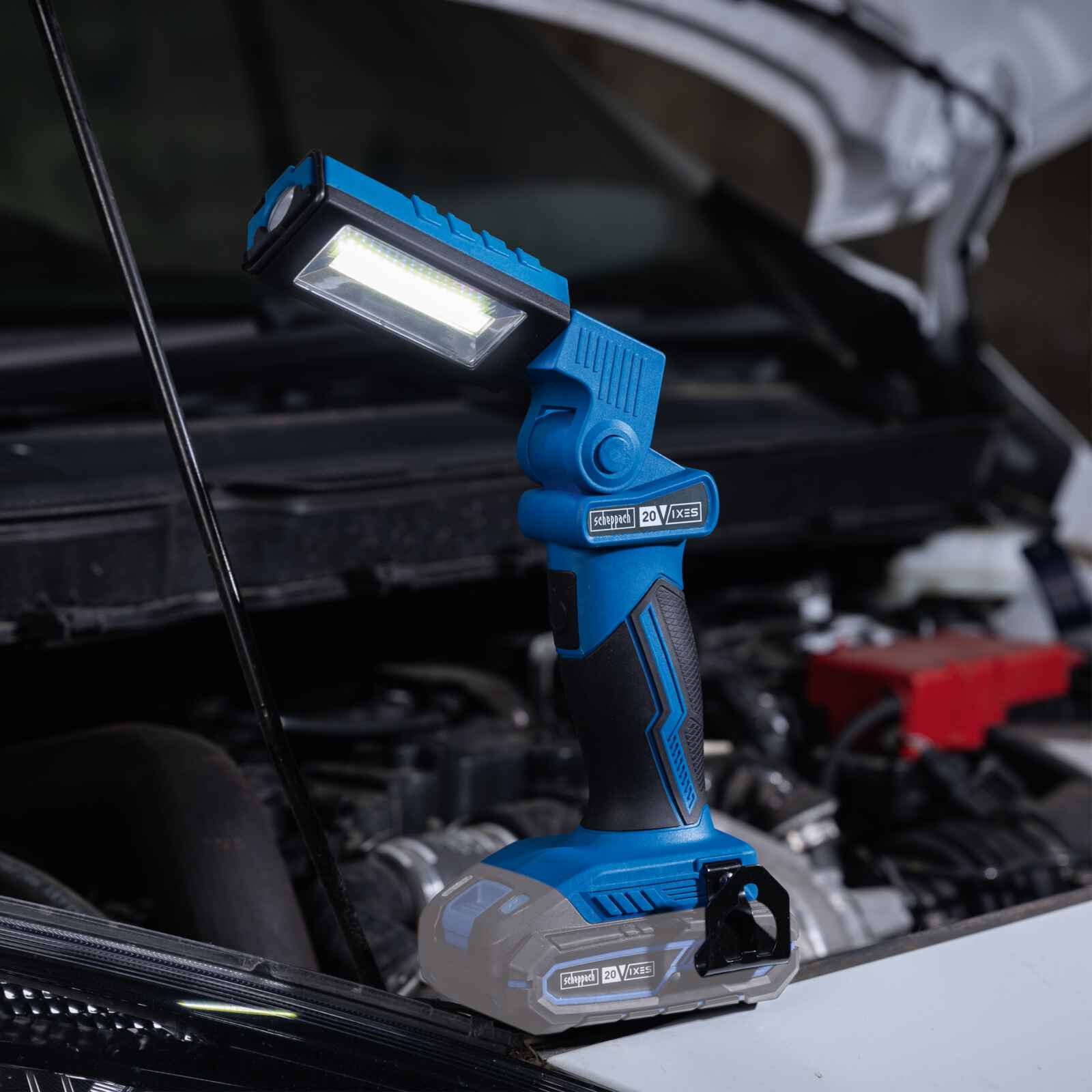 Linterna Led 20V | 300Lm | Ajustable | Doble Función | - Scheppach — primer plano