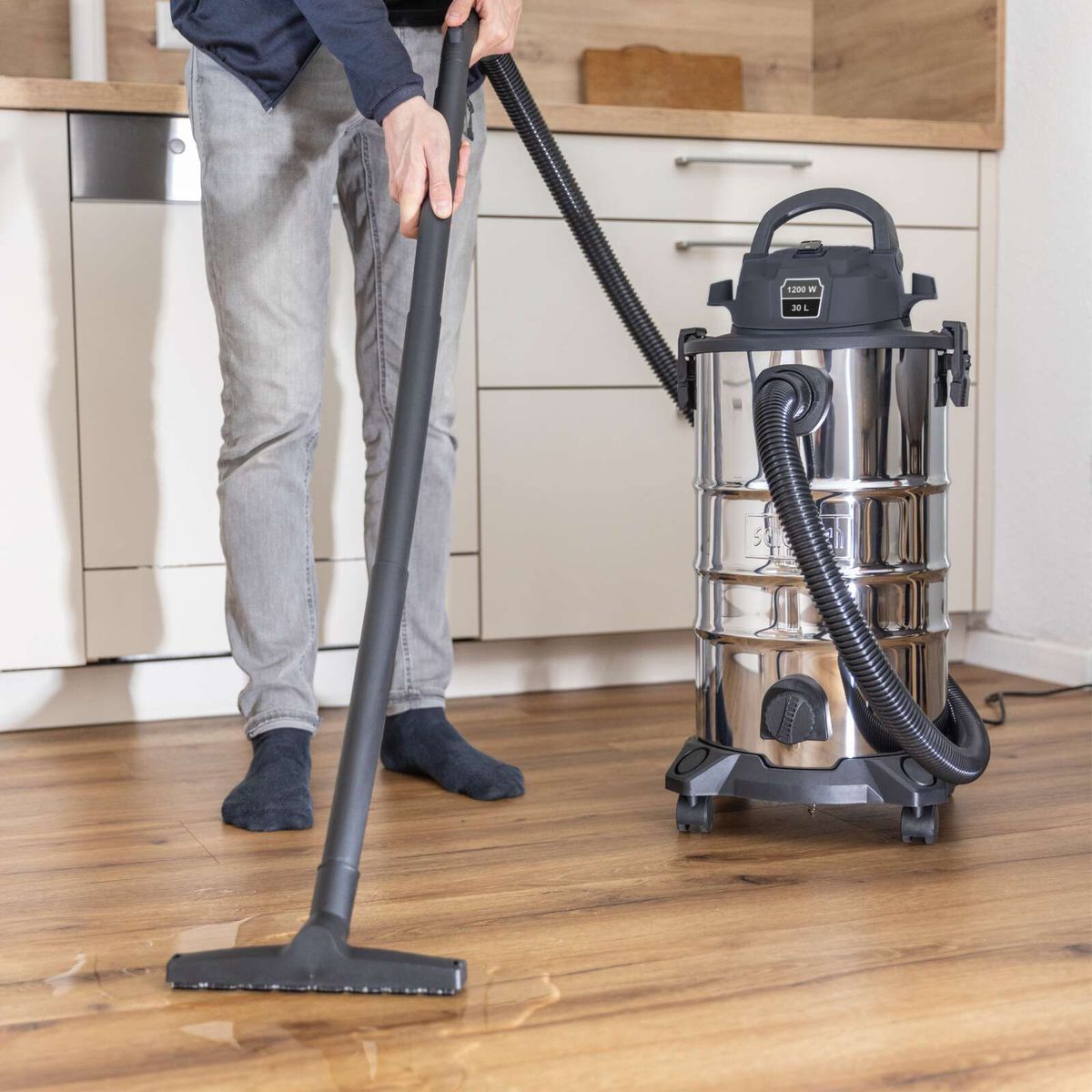 Aspiradora Seco y Húmedo 1200W Tanque 30L Scheppach Black Edition — detalle